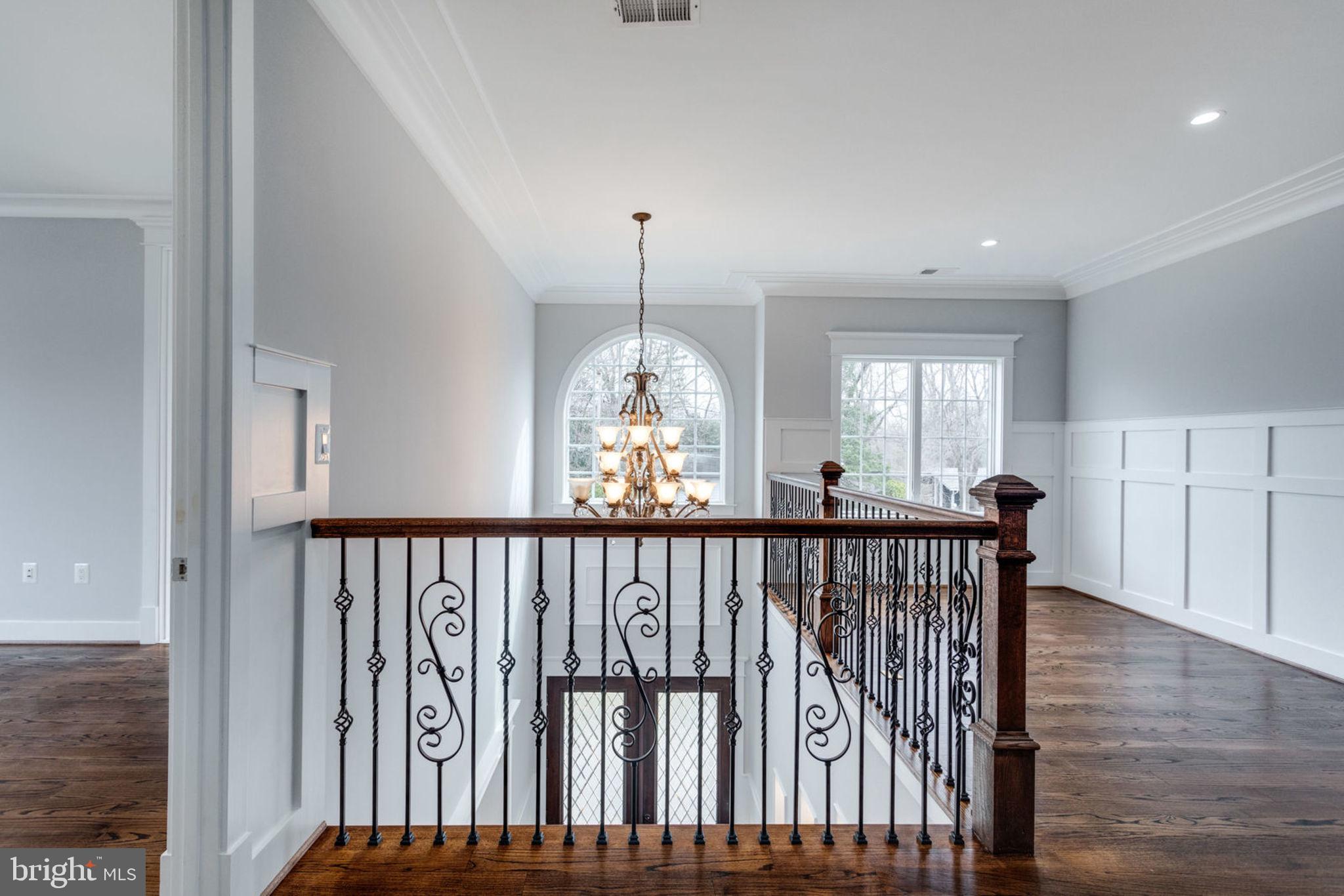 MCLEAN MANOR - Residential