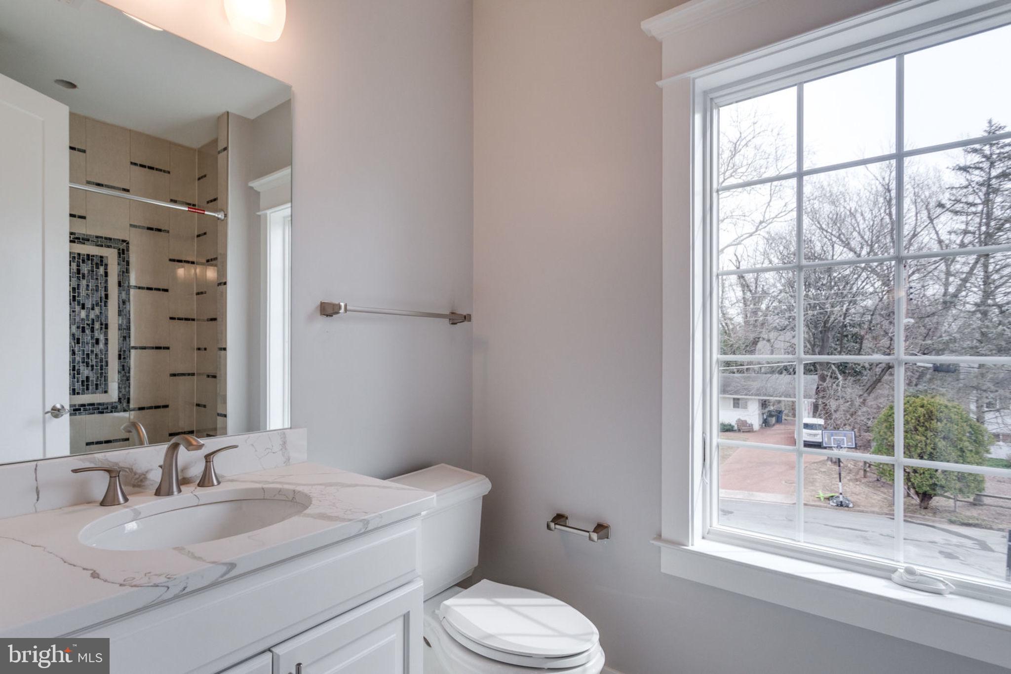 MCLEAN MANOR - Residential