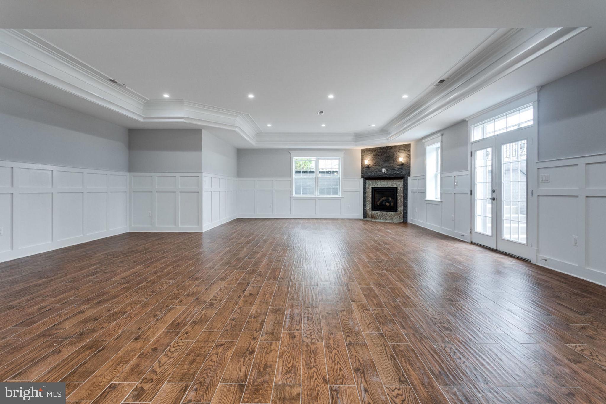 MCLEAN MANOR - Residential