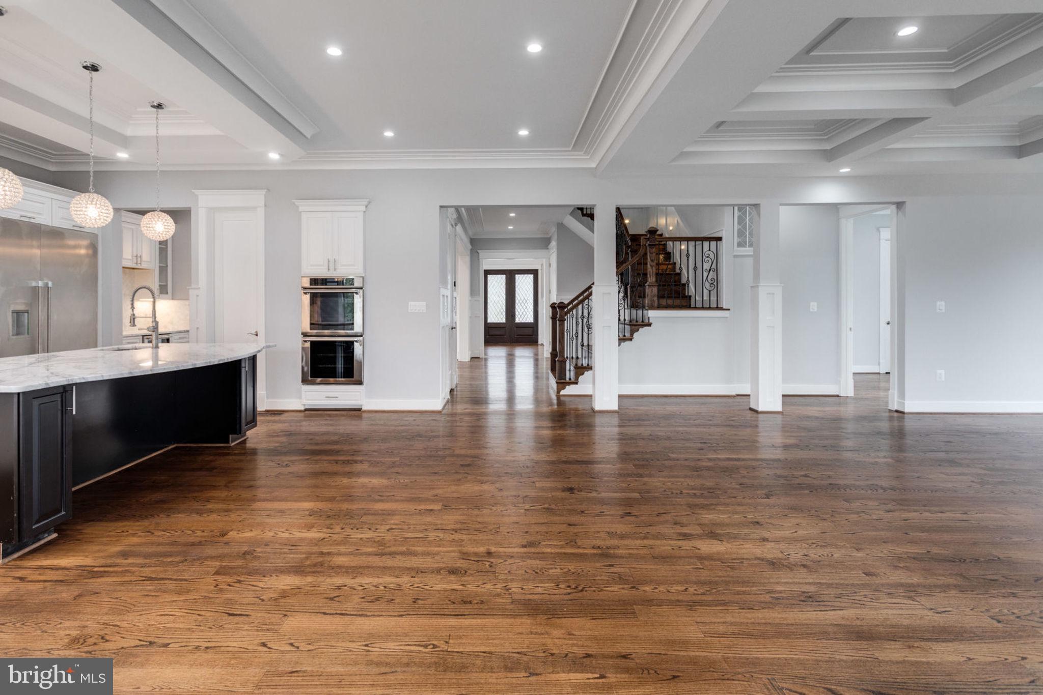 MCLEAN MANOR - Residential