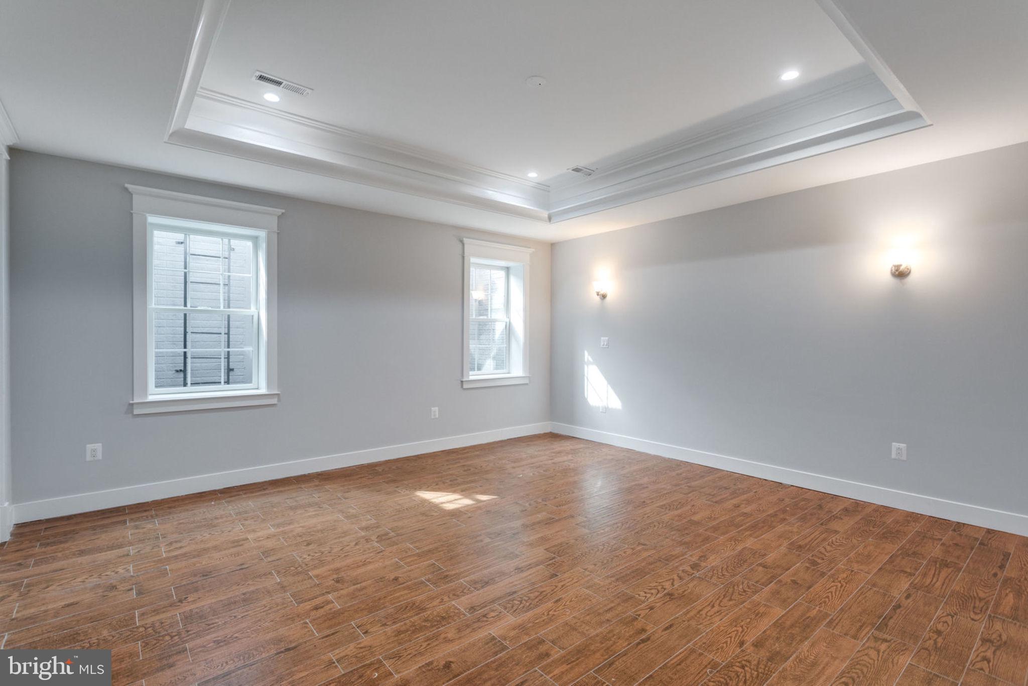 MCLEAN MANOR - Residential