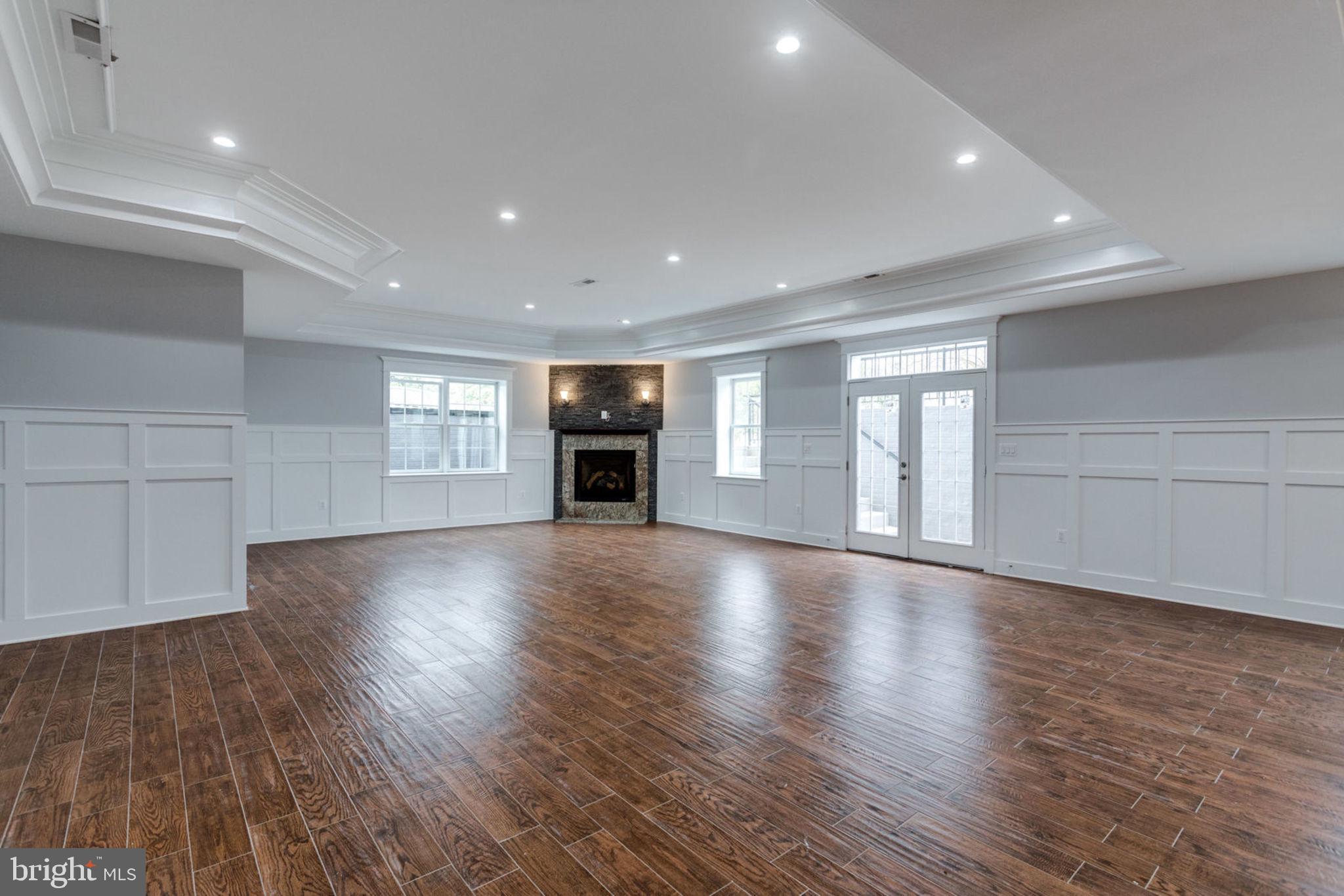 MCLEAN MANOR - Residential