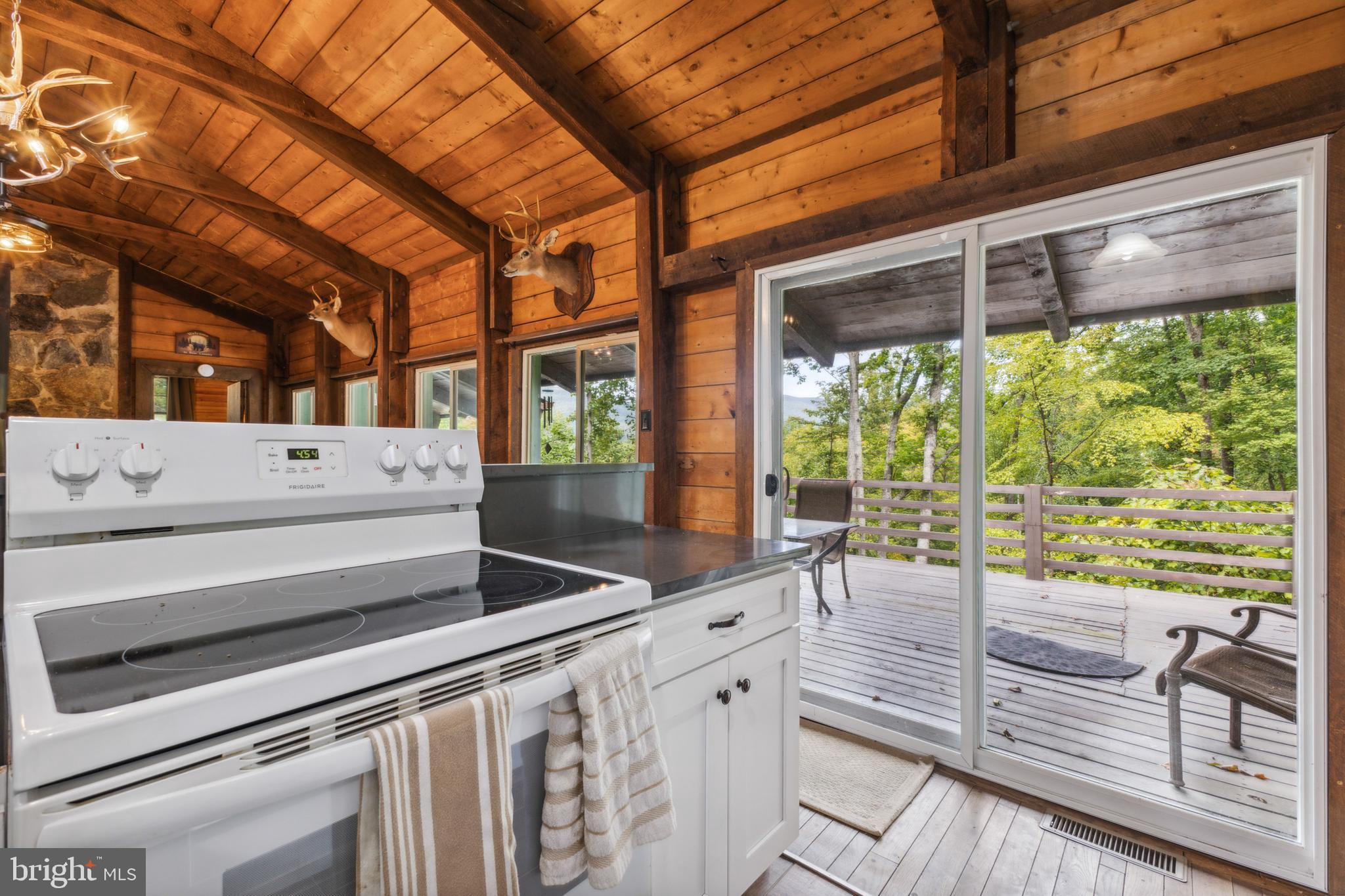 MIDDLE RIVER RETREAT - Residential