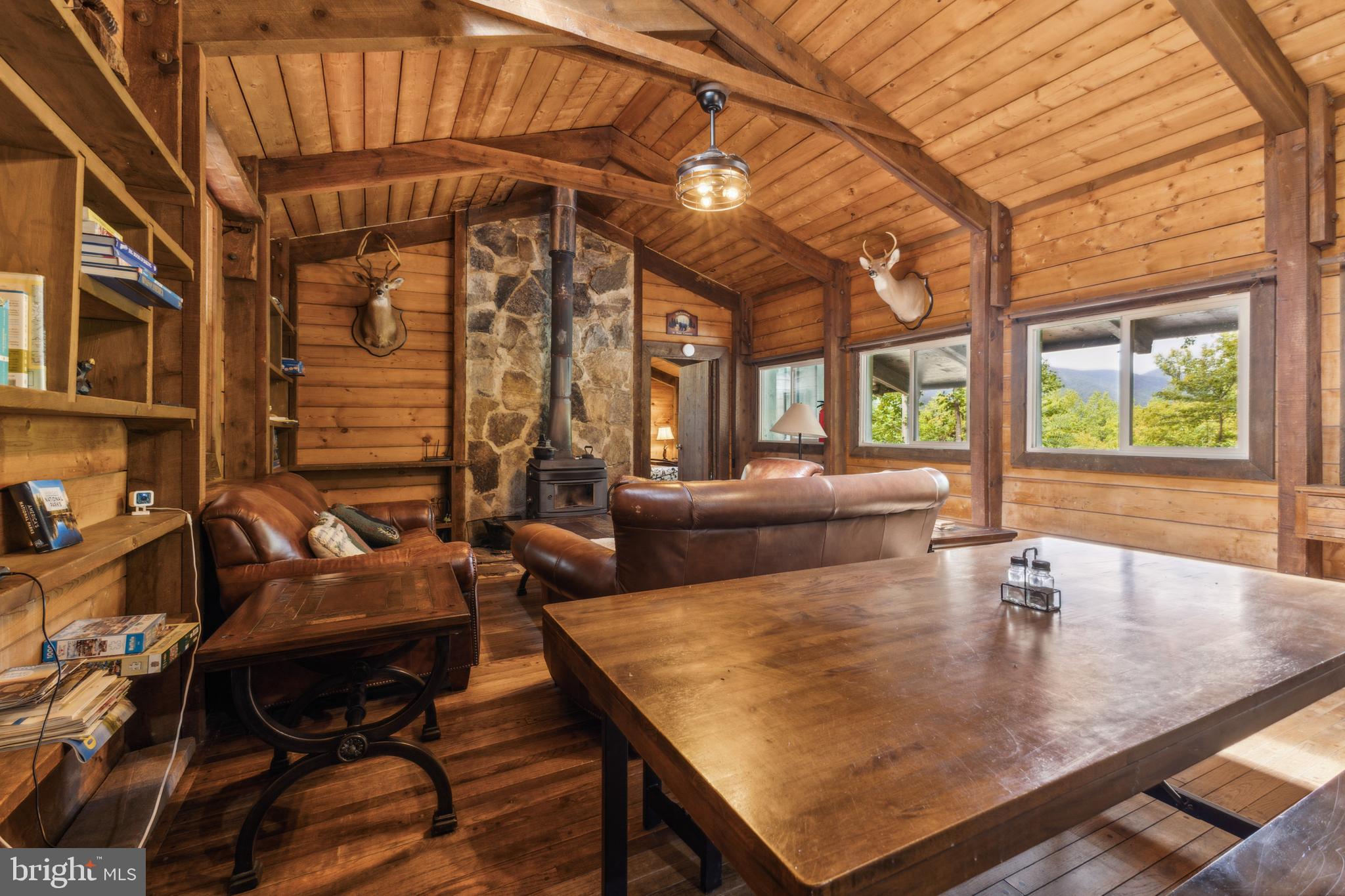 MIDDLE RIVER RETREAT - Residential