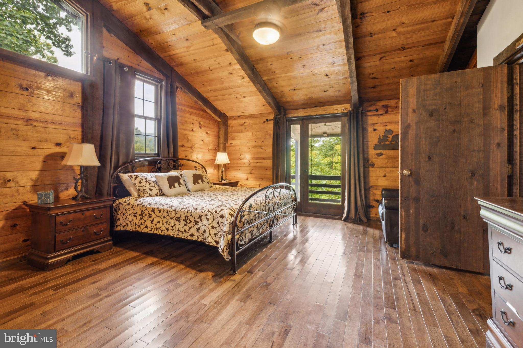 MIDDLE RIVER RETREAT - Residential