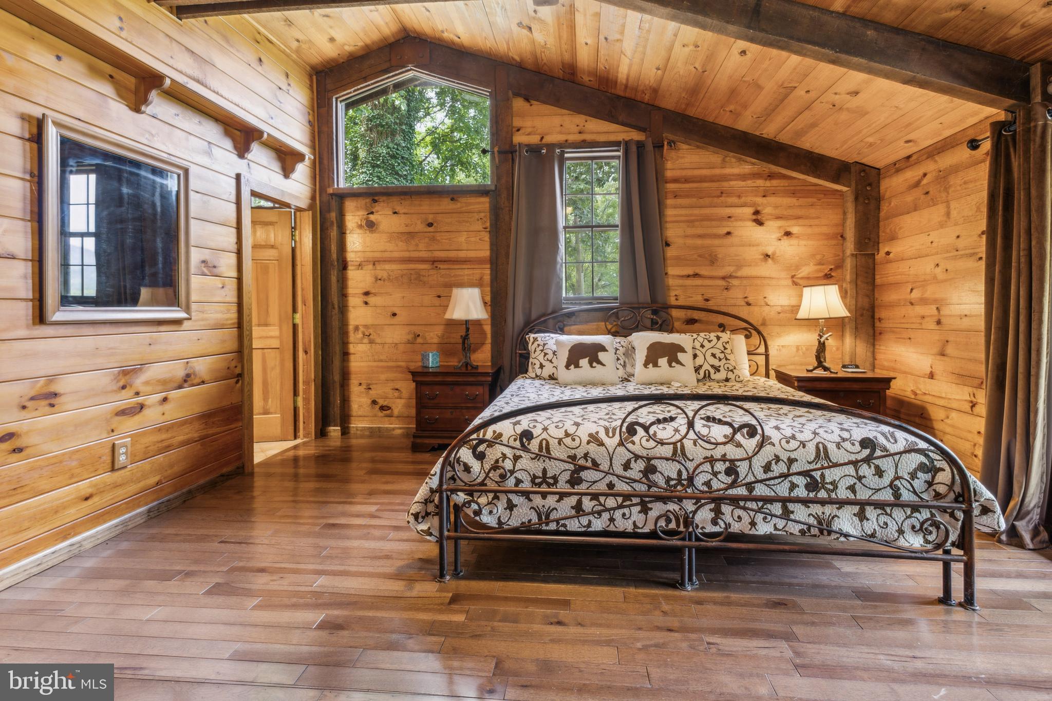 MIDDLE RIVER RETREAT - Residential