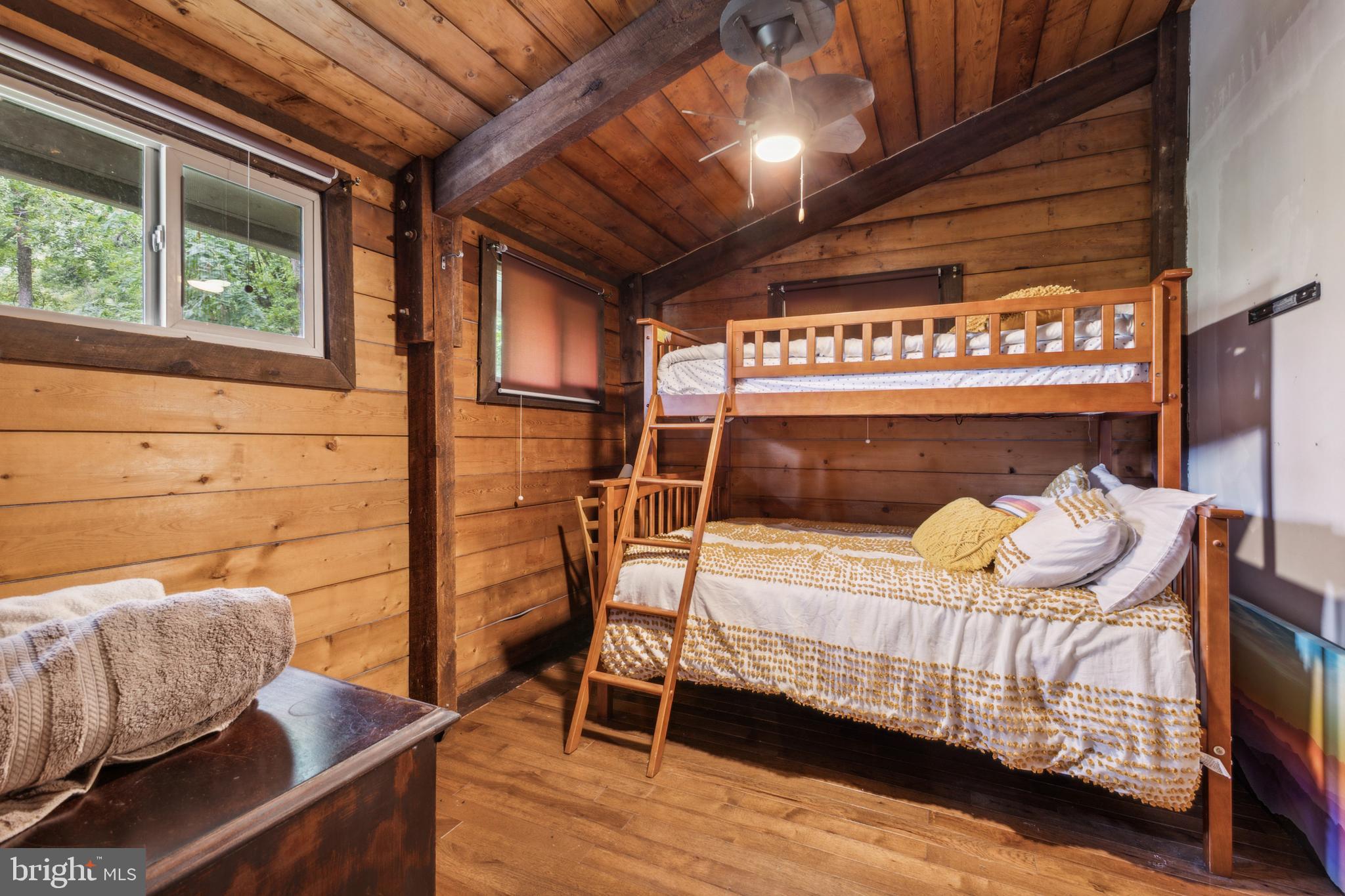 MIDDLE RIVER RETREAT - Residential