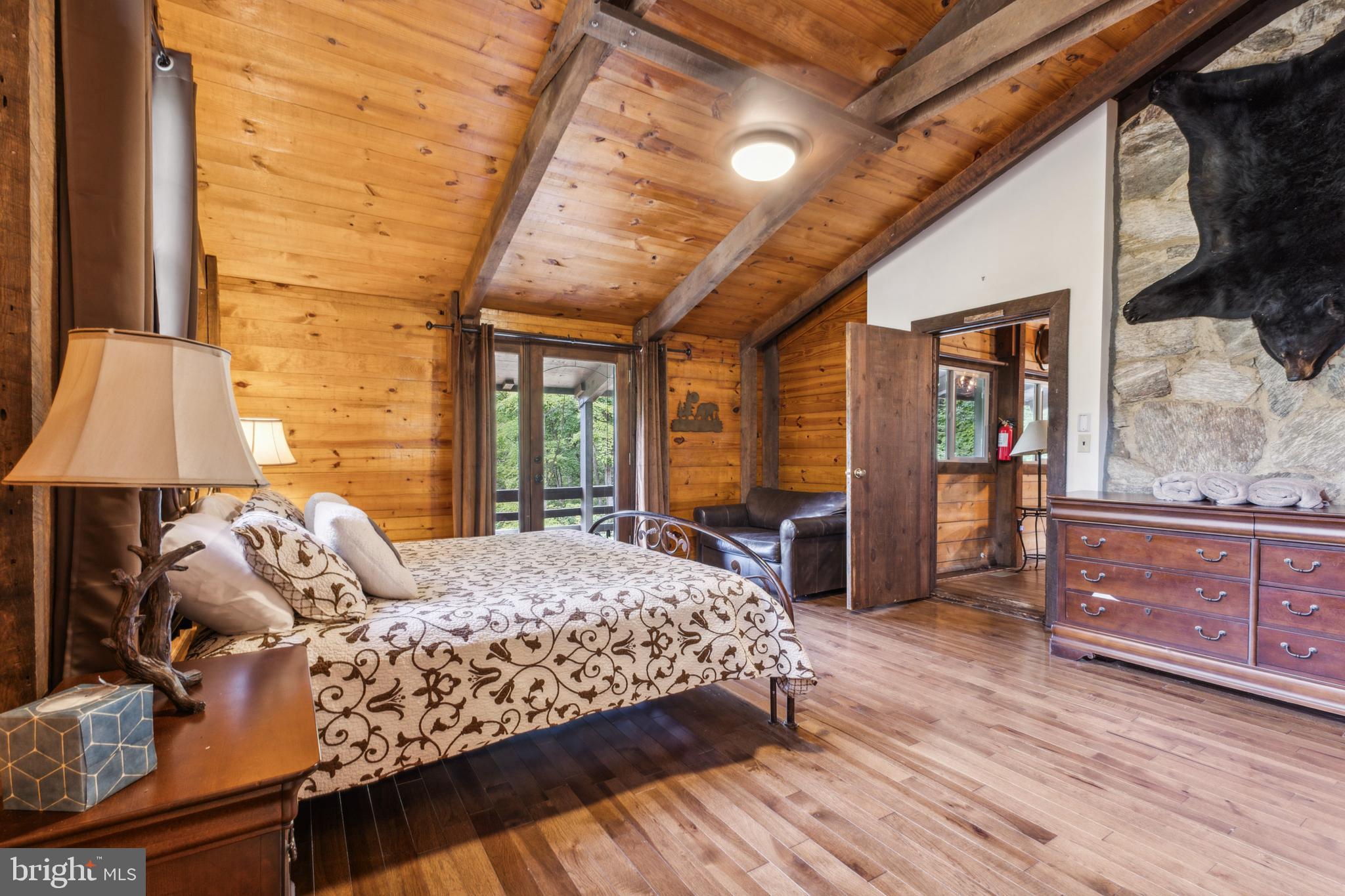 MIDDLE RIVER RETREAT - Residential