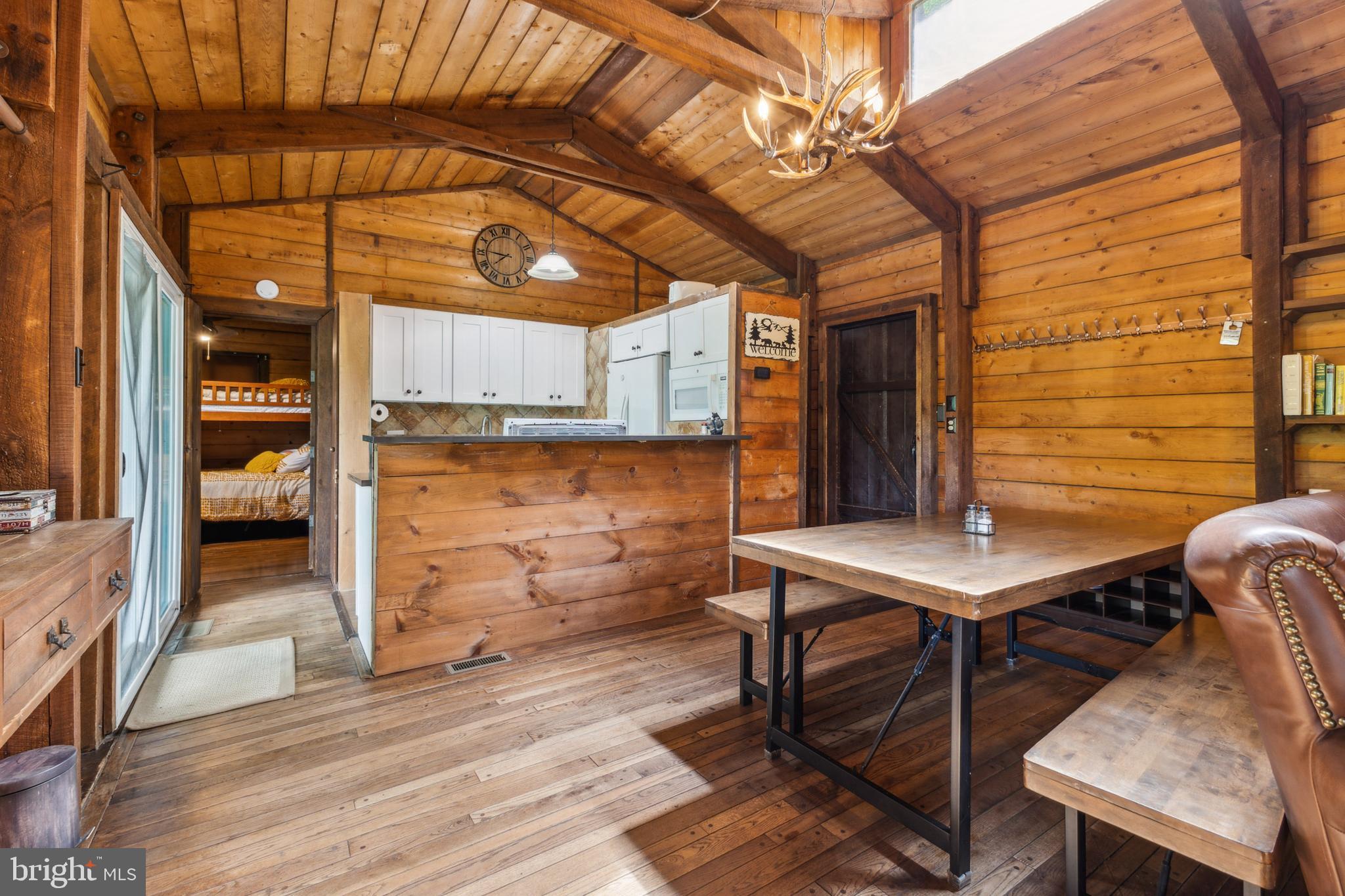 MIDDLE RIVER RETREAT - Residential