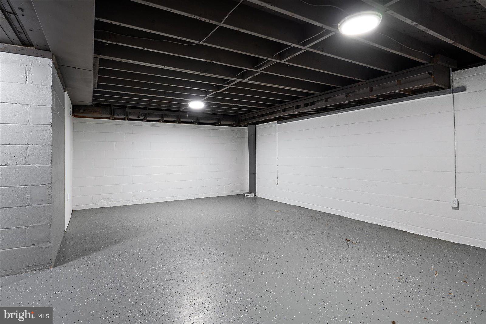 TONY TANK - Residential