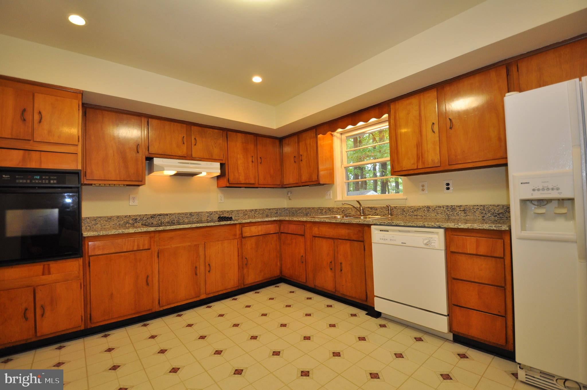 FONTAINEBLEAU ESTATES - Residential Lease