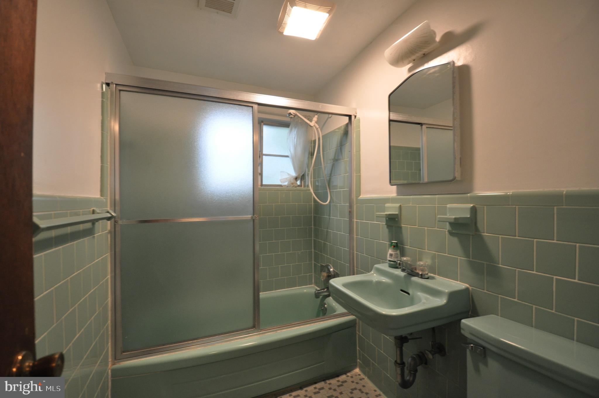 FONTAINEBLEAU ESTATES - Residential Lease