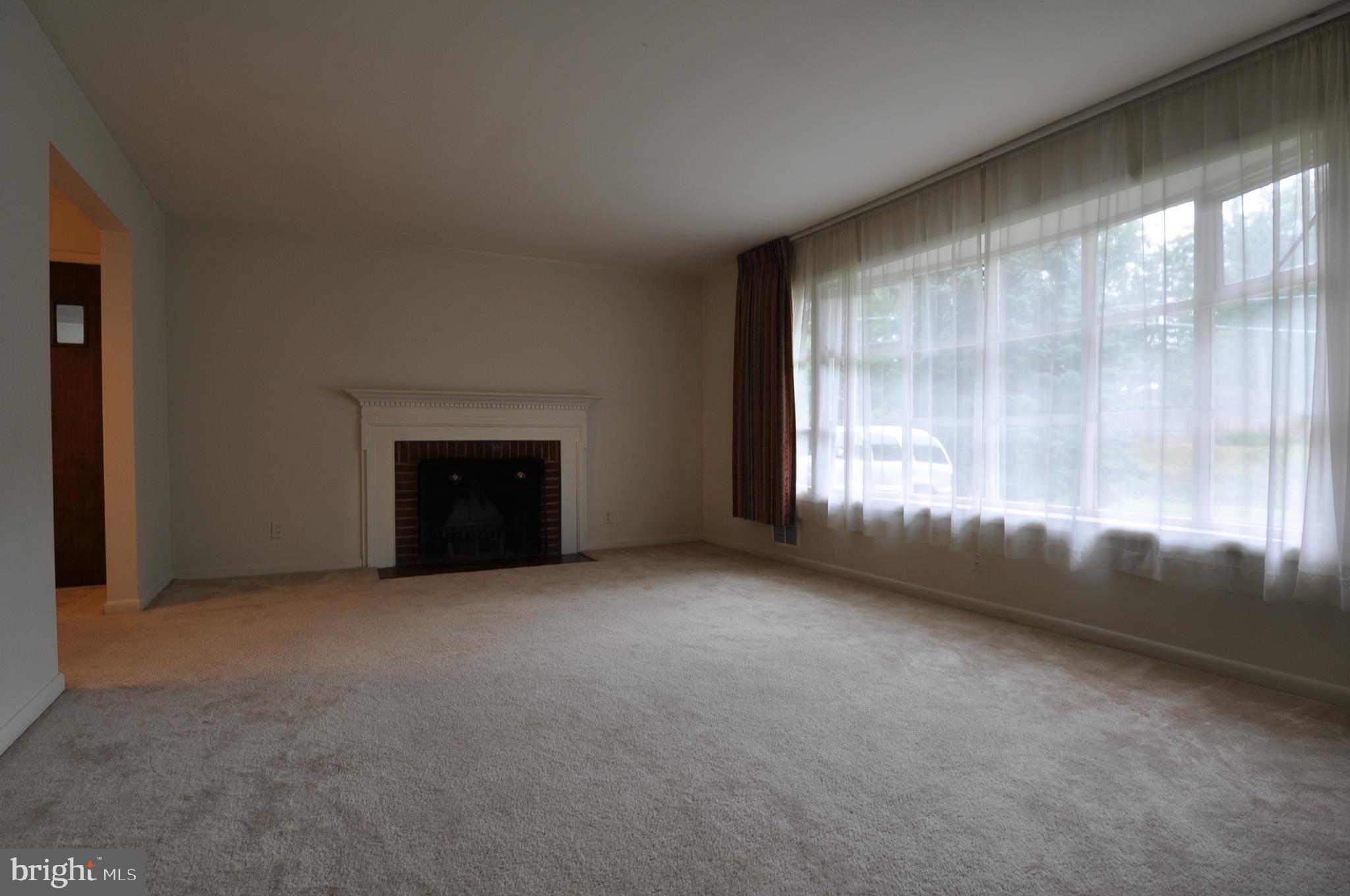 FONTAINEBLEAU ESTATES - Residential Lease