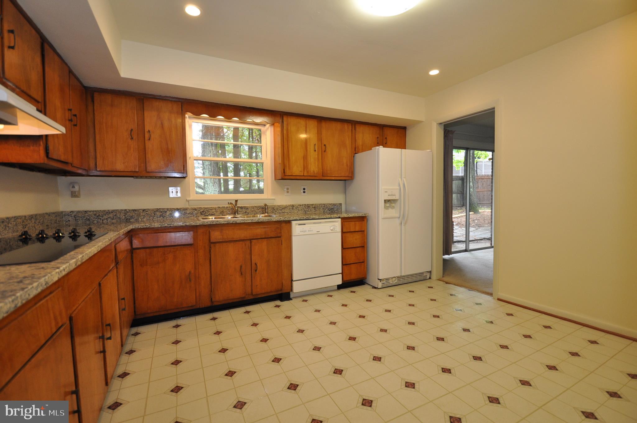 FONTAINEBLEAU ESTATES - Residential Lease