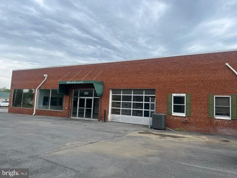 311 N COMMERCE AVENUE FRONT ROYAL VA 22630