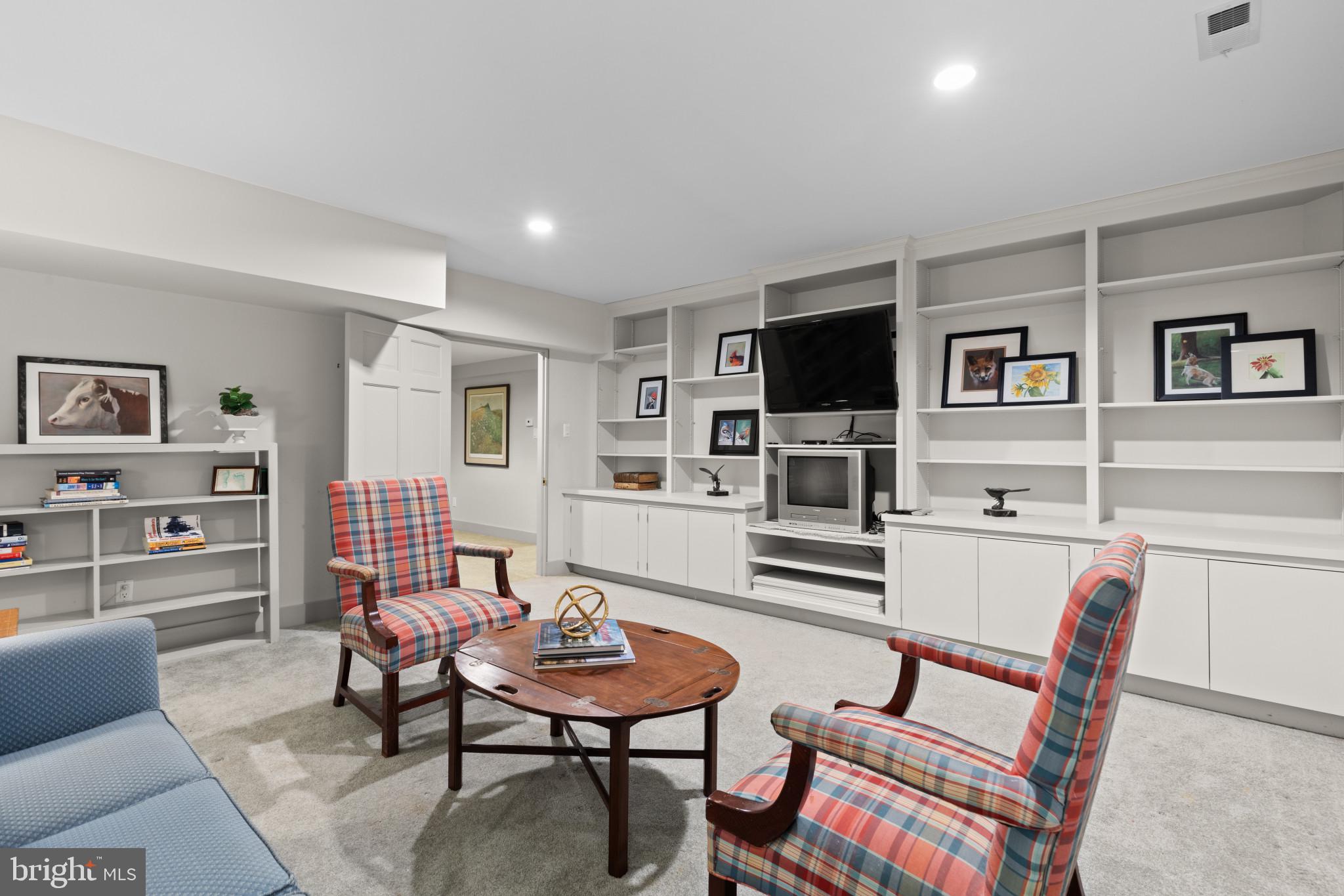 WHITEHALL - Residential