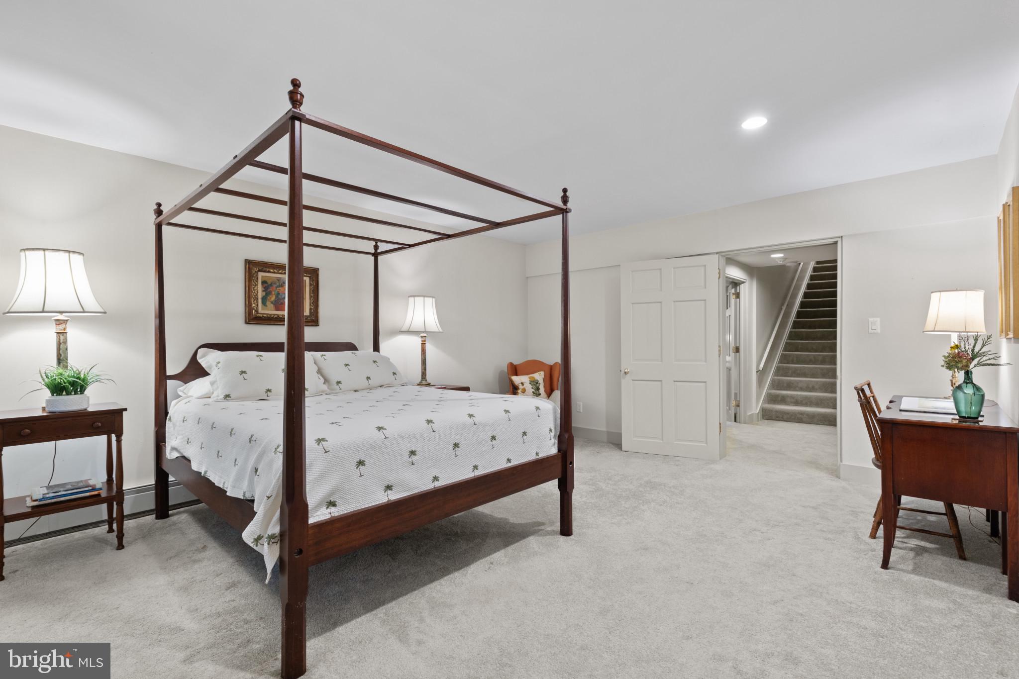 WHITEHALL - Residential