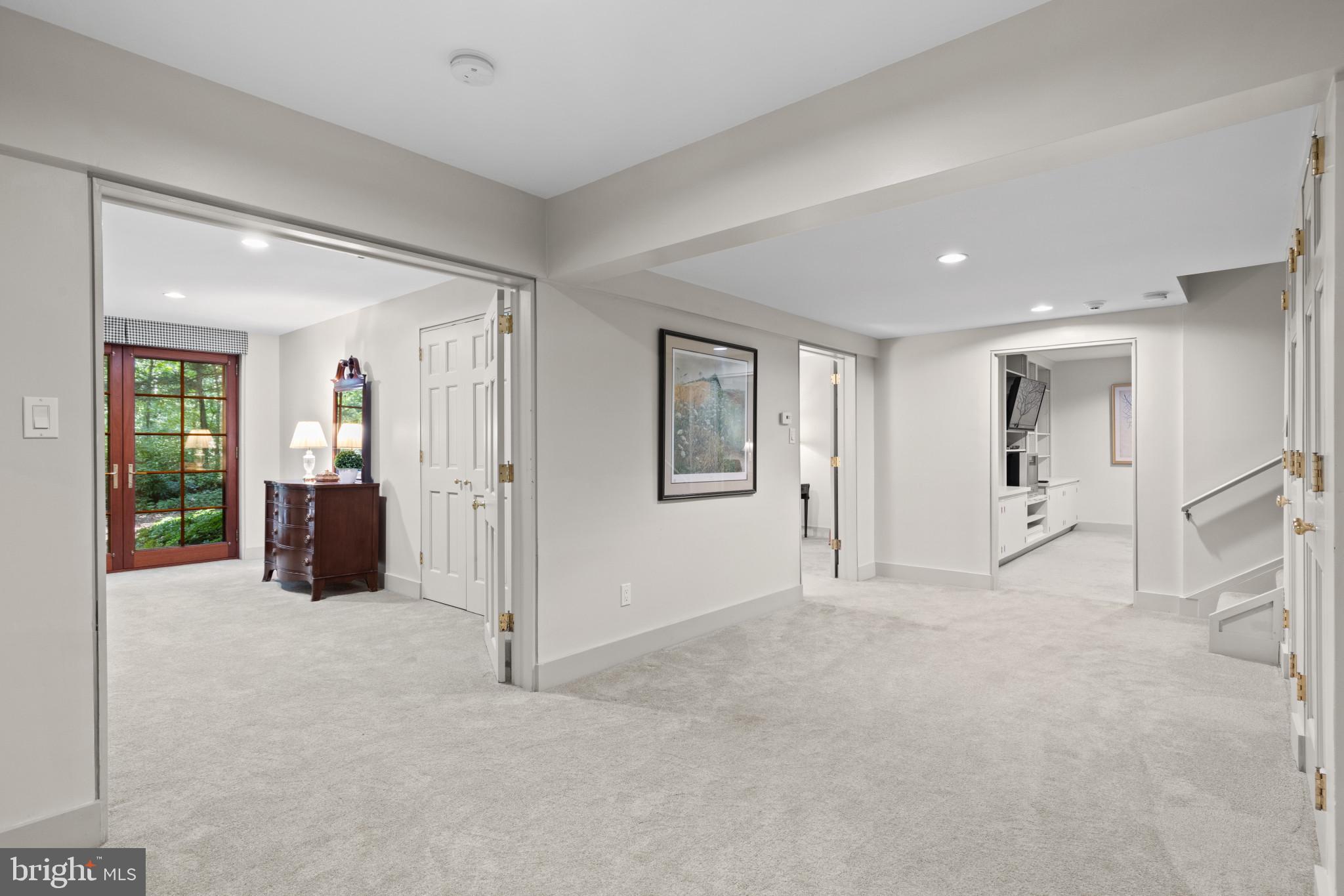 WHITEHALL - Residential