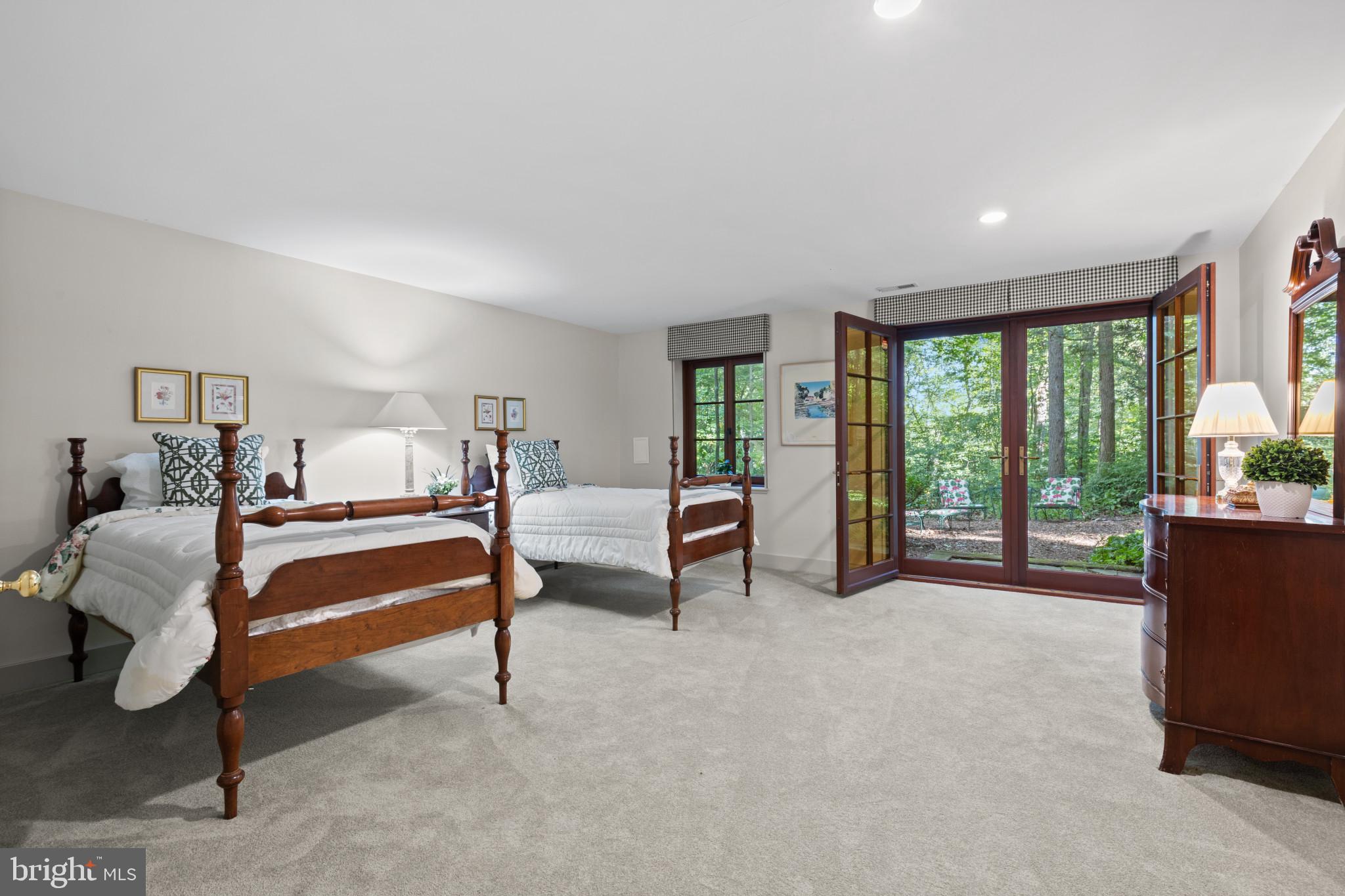 WHITEHALL - Residential