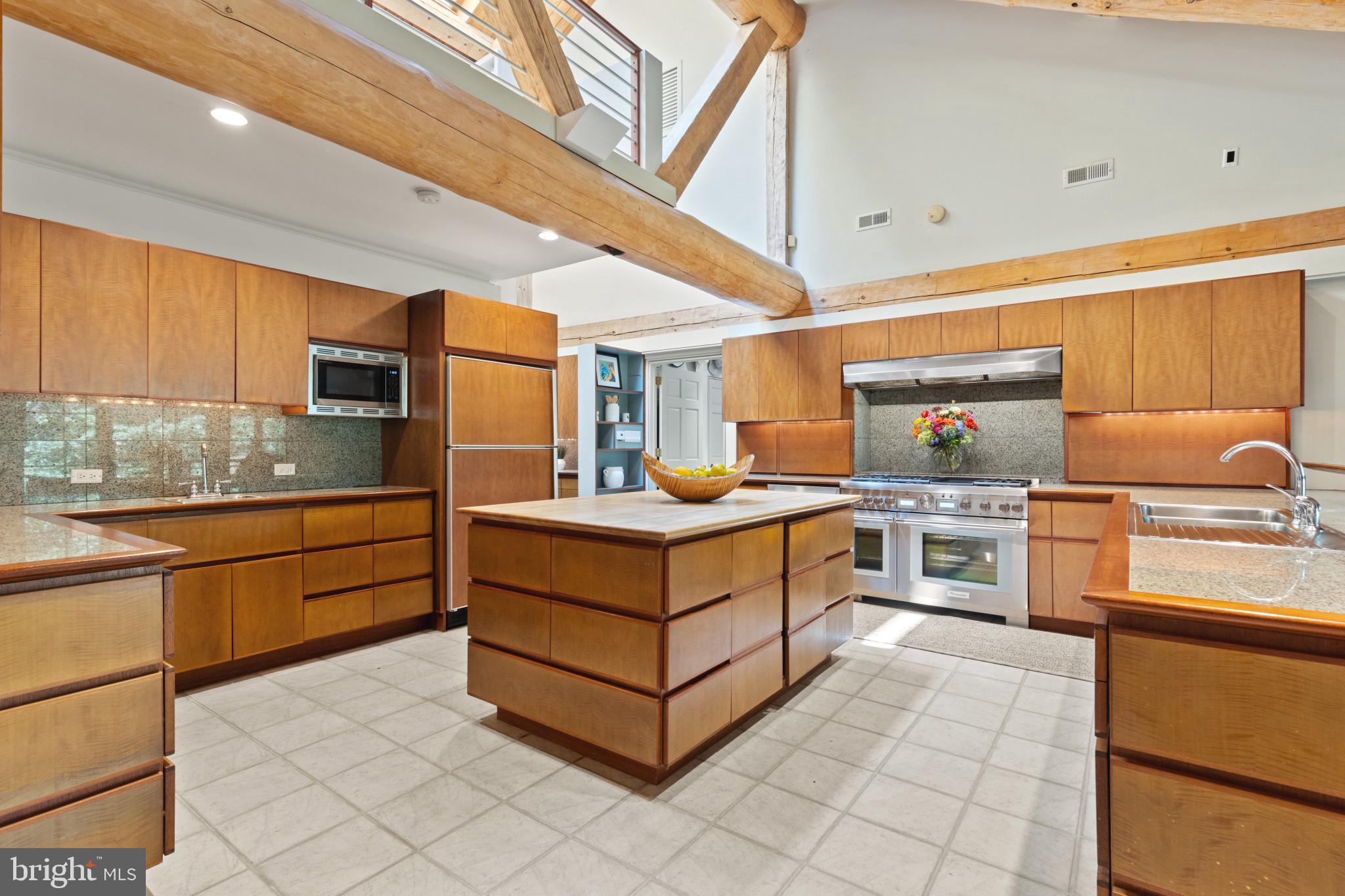 WHITEHALL - Residential