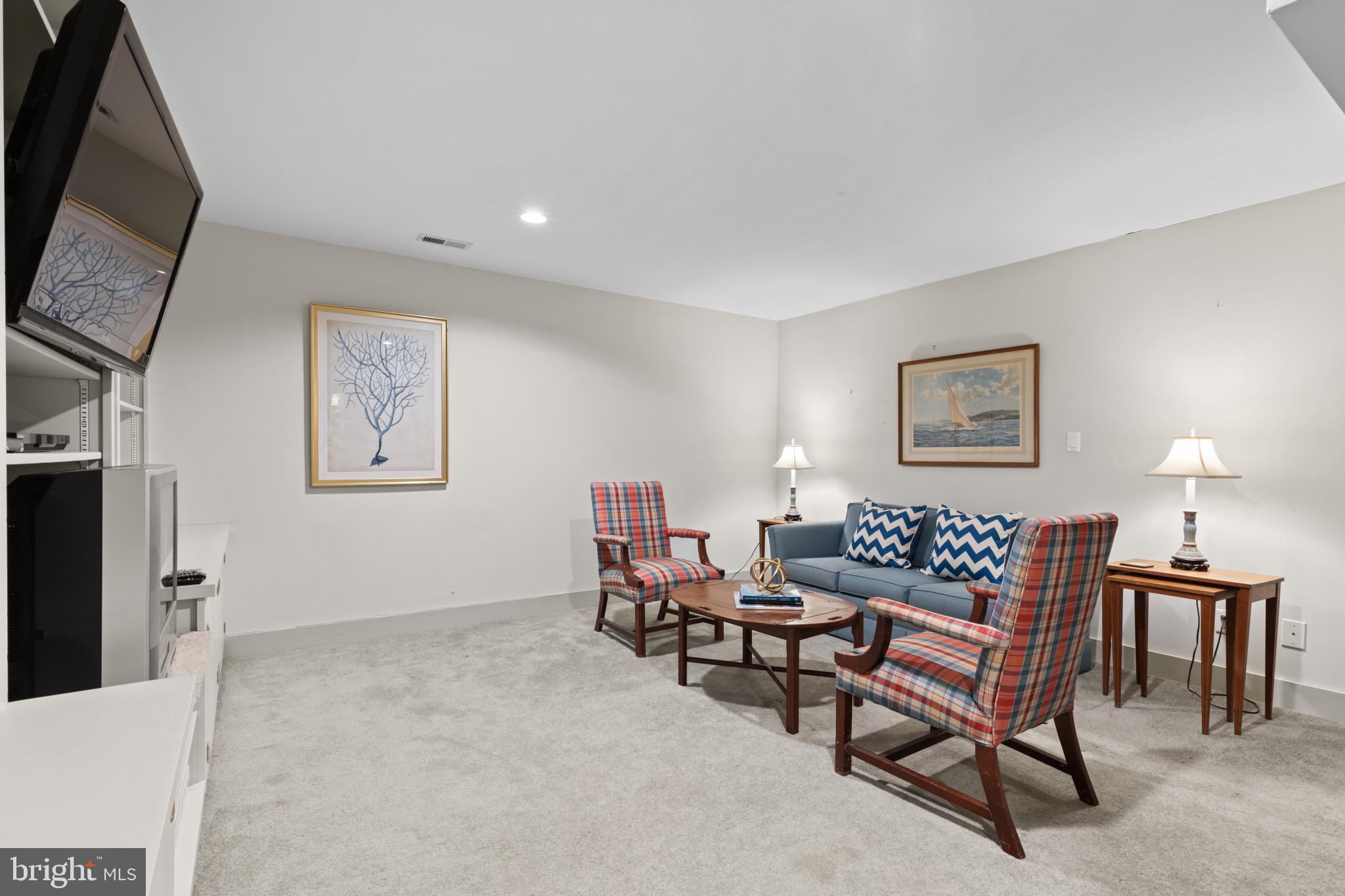 WHITEHALL - Residential