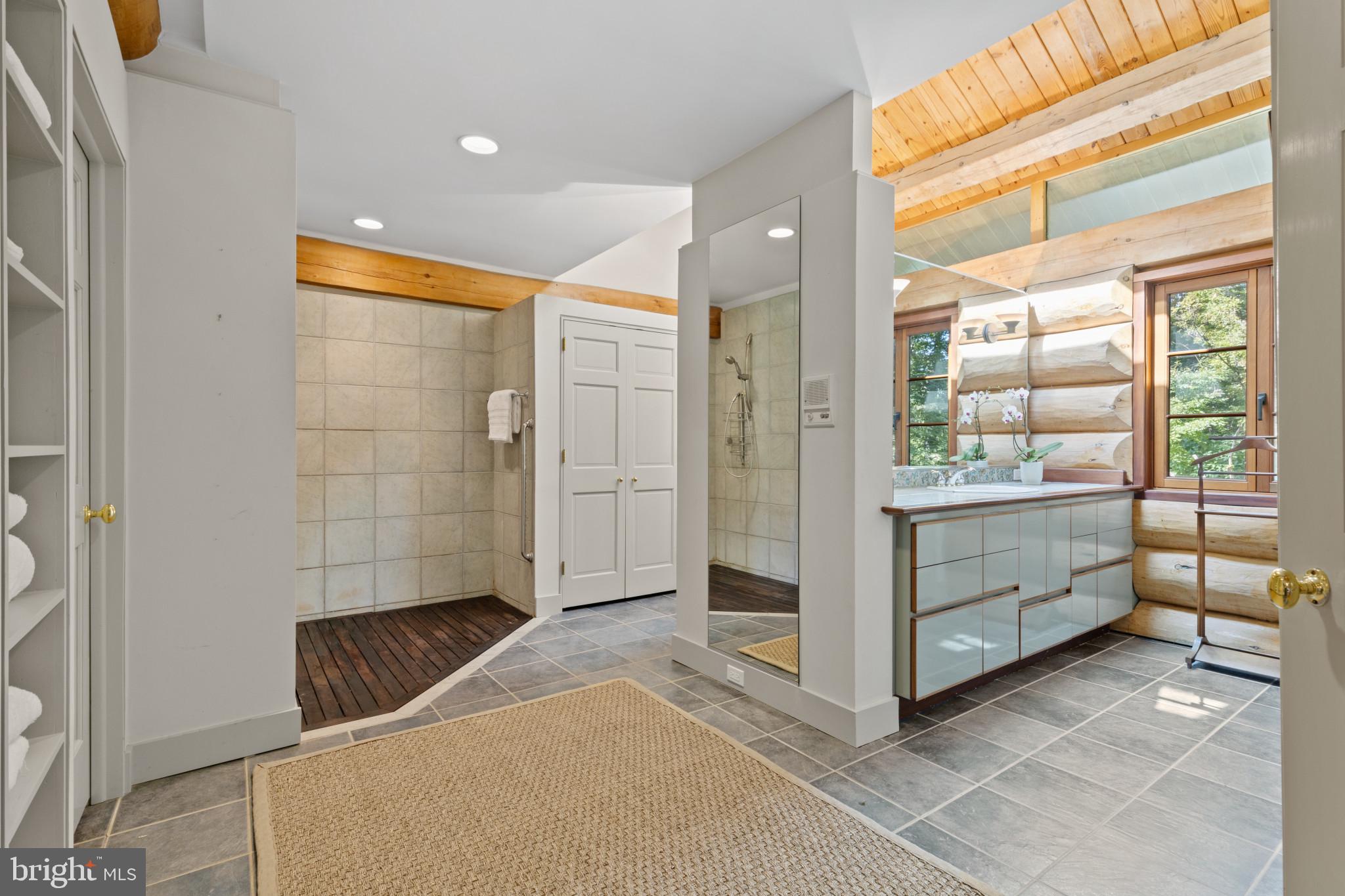 WHITEHALL - Residential