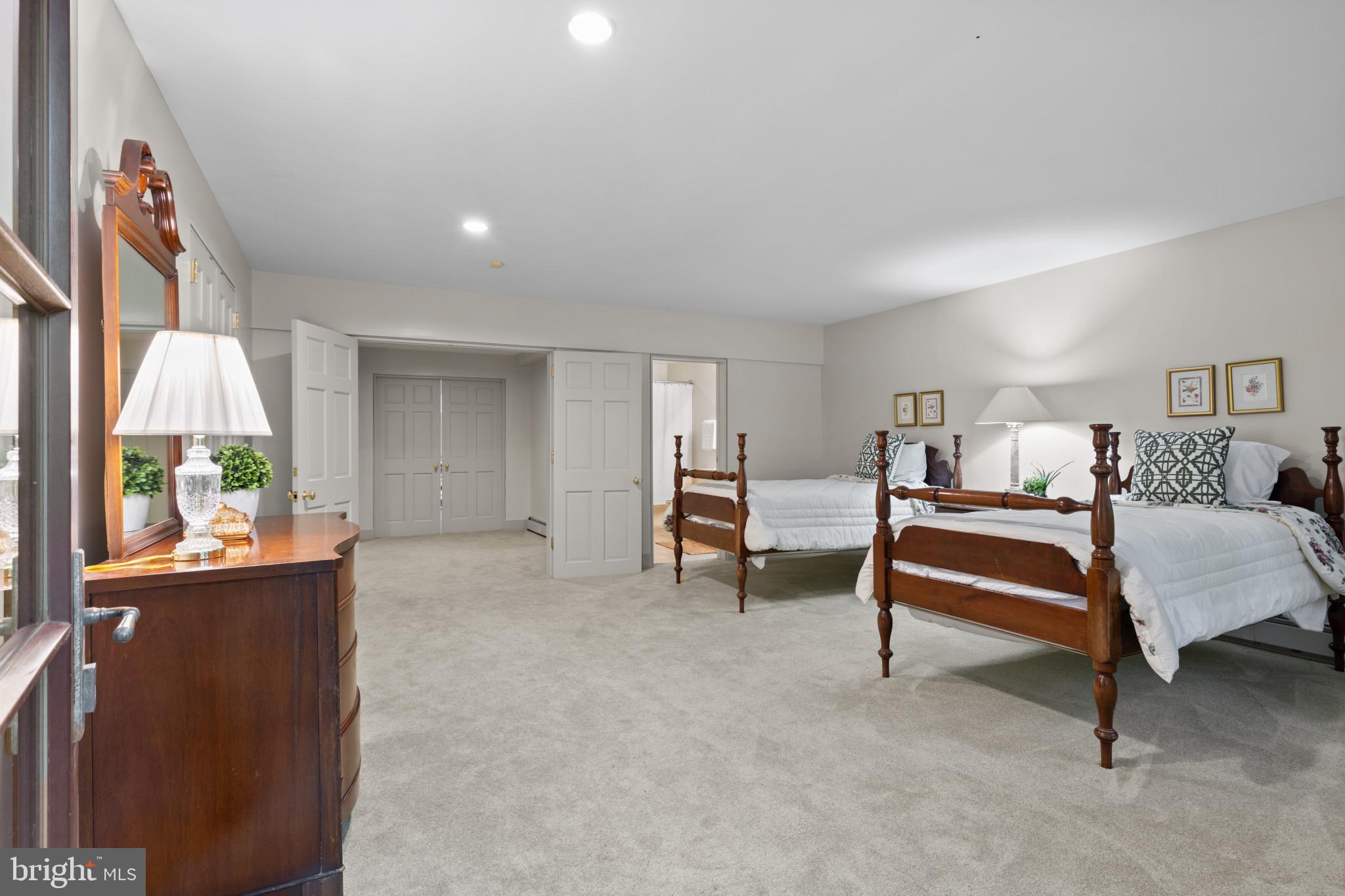 WHITEHALL - Residential