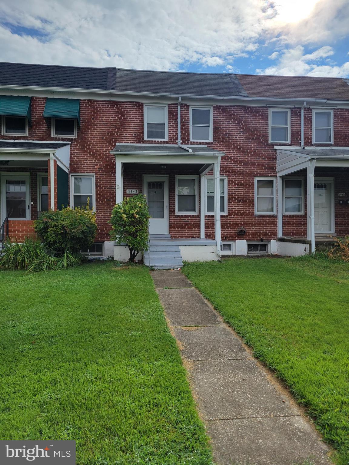 2-bedroom, 2-bathroom townhome offers comfortable living in a desirable neighborhood. With its open kitchen, stylish white cabinets, a fully finished basement with a full bath, luxury vinyl flooring, a rear covered patio, fenced yard, and the convenience of a washer and dryer in-unit, this property is a true gem.