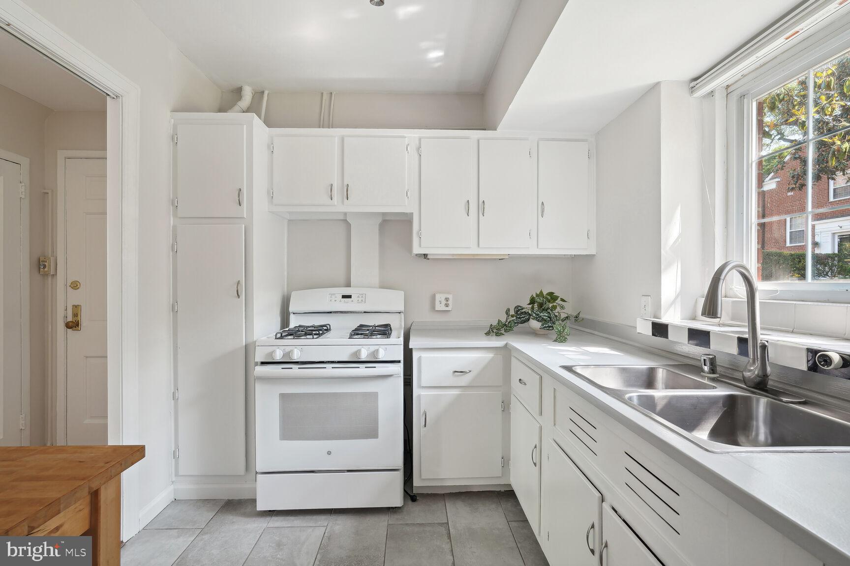 PARKFAIRFAX - Residential Lease