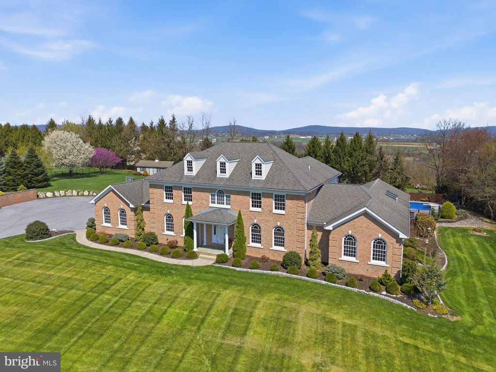 Photo of 2 Breezy Knoll, LITITZ, PA 17543 (MLS # PALA2086086)