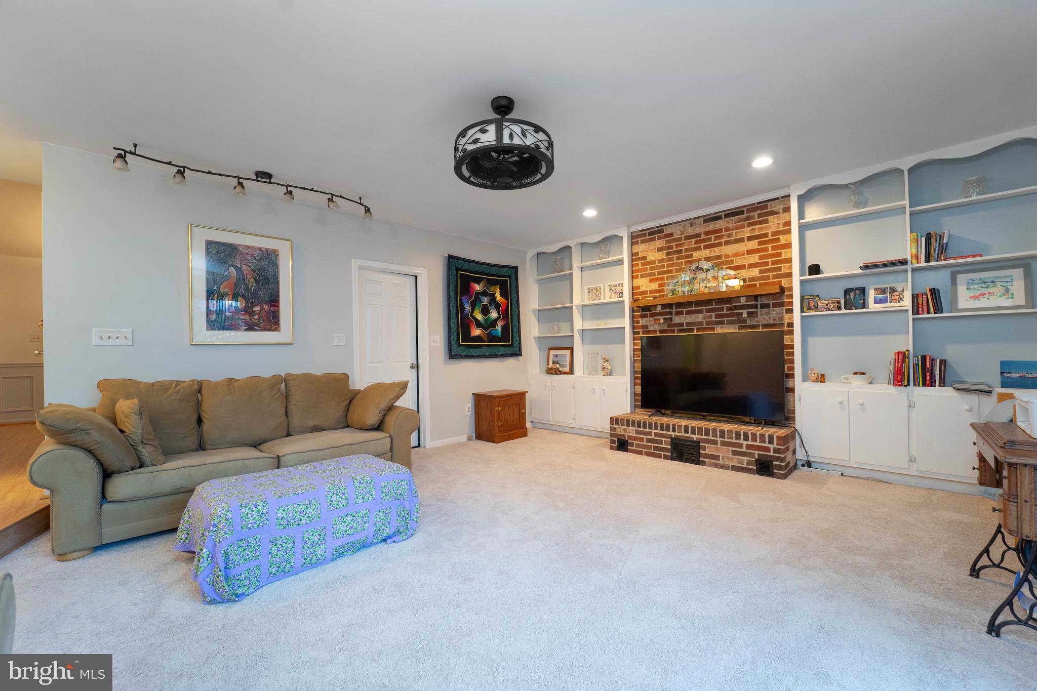 WARFIELDS RANGE - Residential