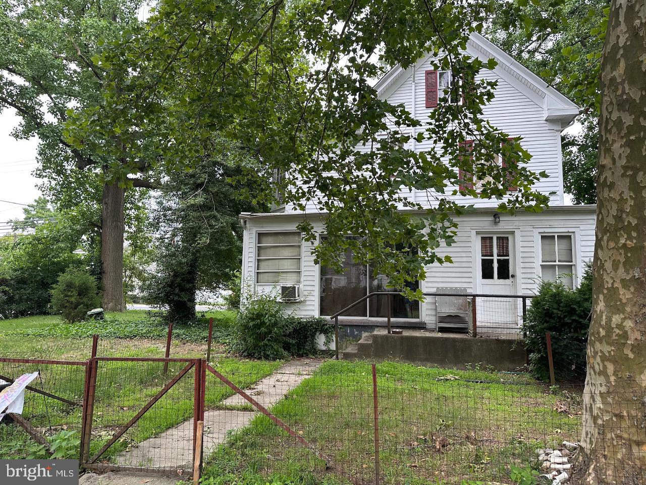 502 W MAIN STREET