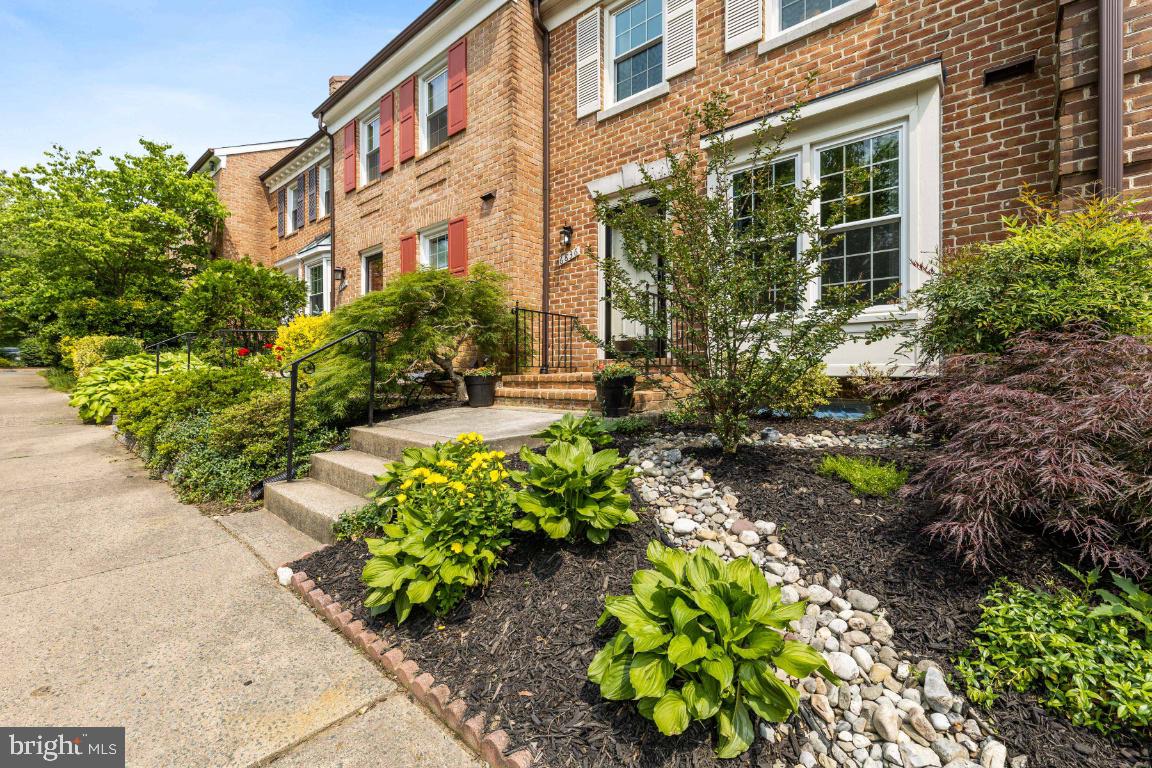 INDIAN RUN TOWNHOUSES - Residential