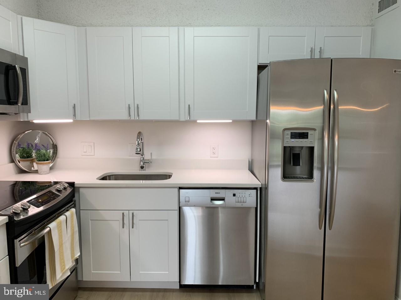 LAKESIDE PLAZA - Residential Lease