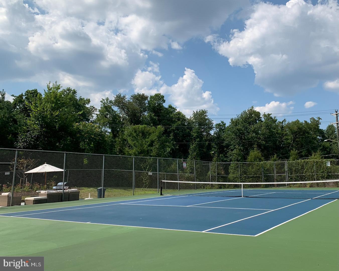 LAKESIDE PLAZA - Residential Lease