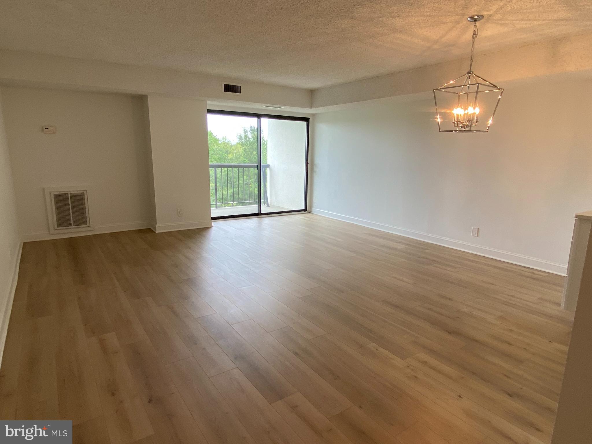 LAKESIDE PLAZA - Residential Lease