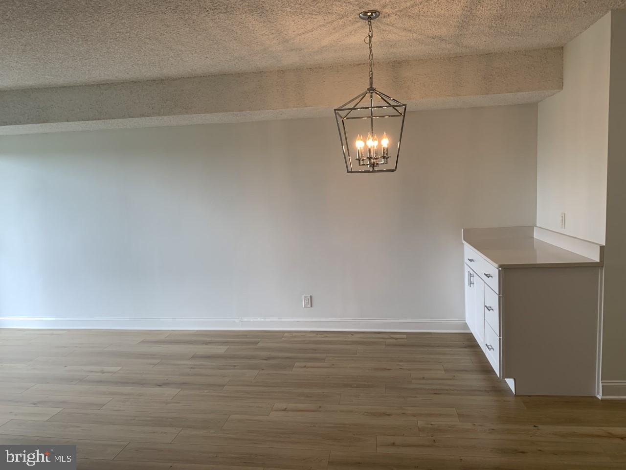 LAKESIDE PLAZA - Residential Lease