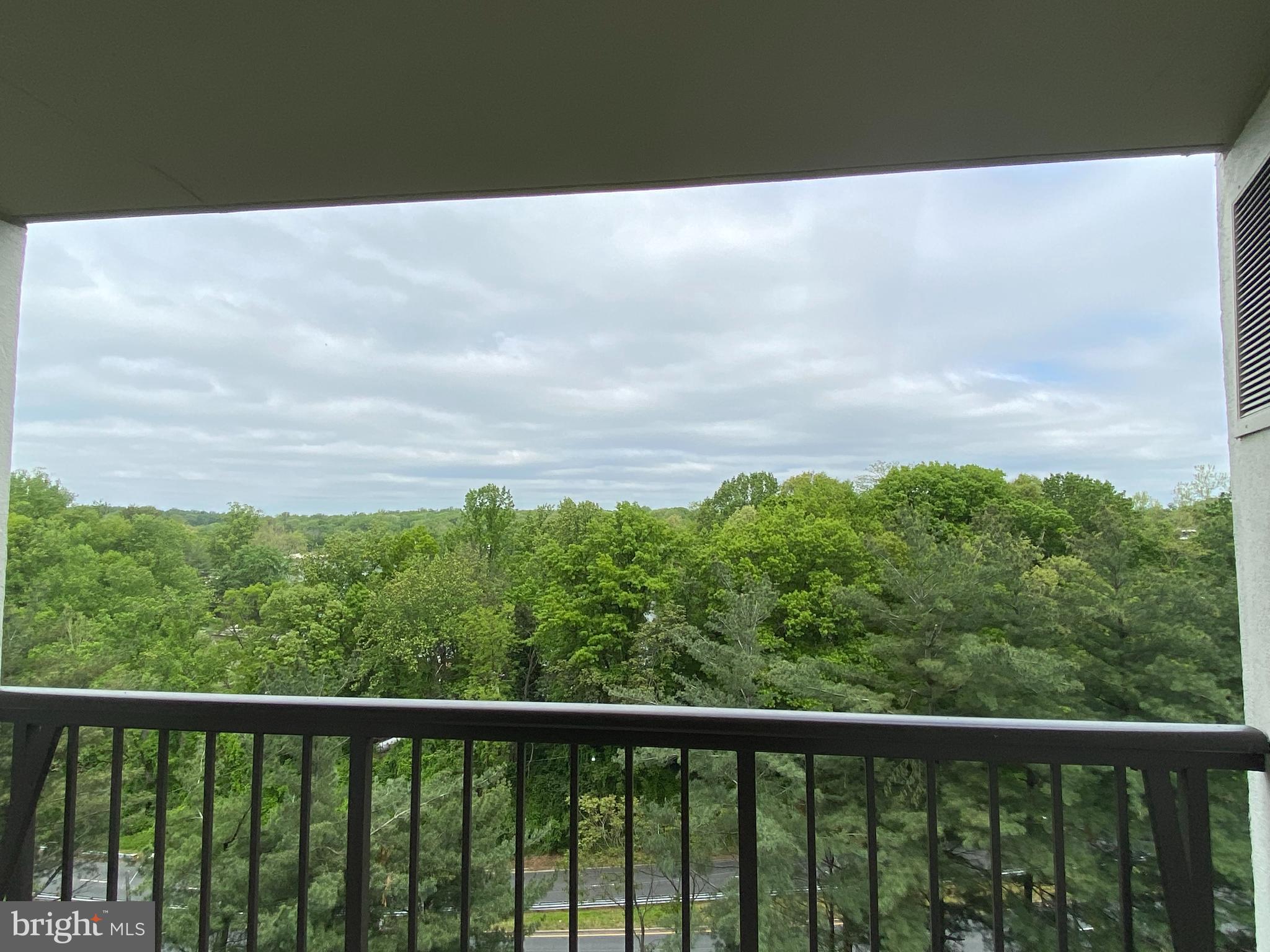 LAKESIDE PLAZA - Residential Lease