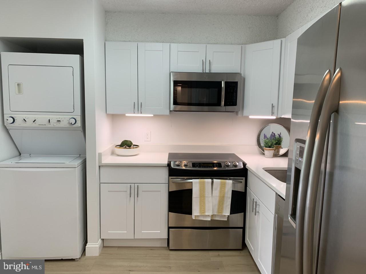 LAKESIDE PLAZA - Residential Lease