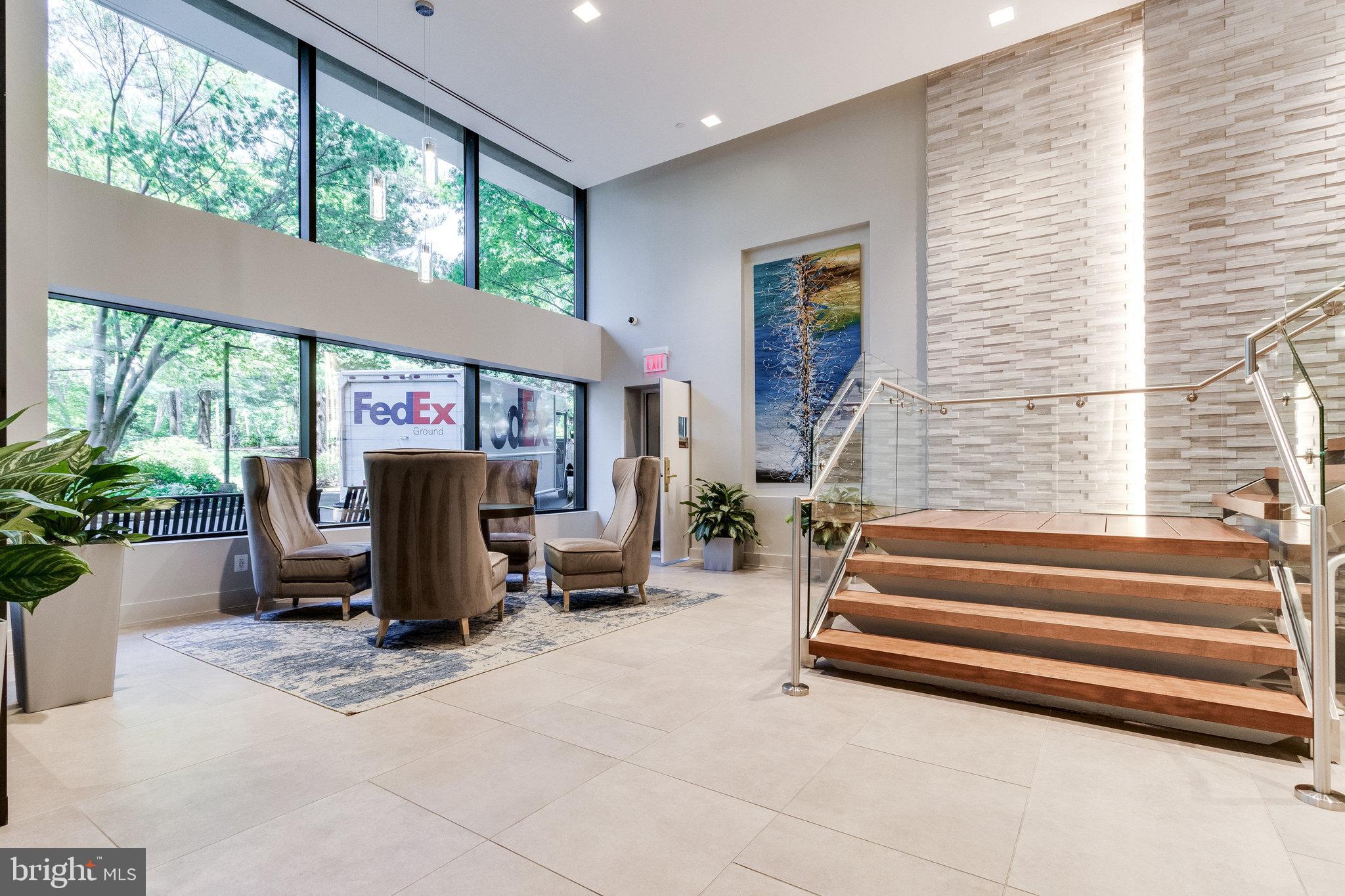 LAKESIDE PLAZA - Residential Lease