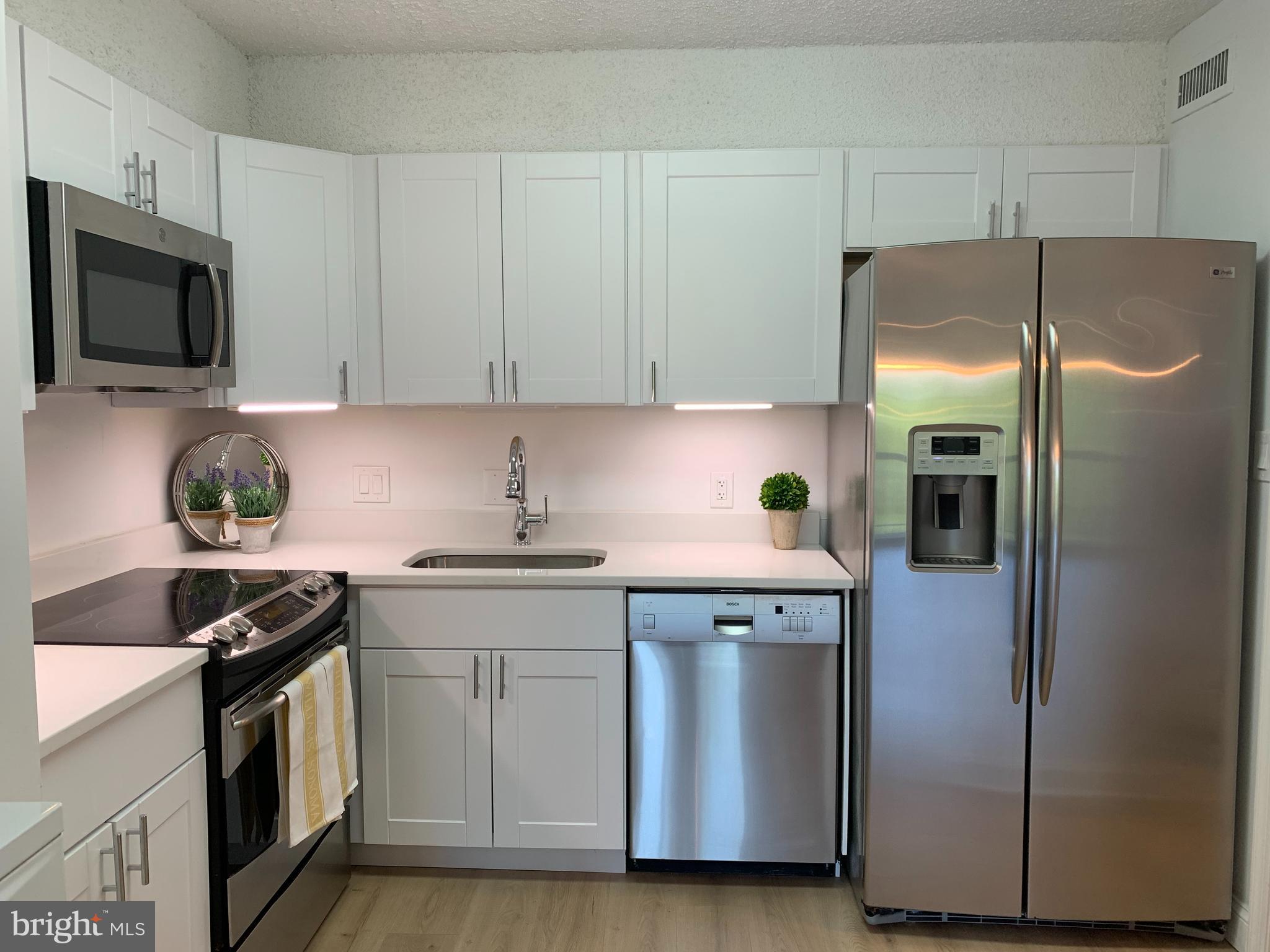 LAKESIDE PLAZA - Residential Lease