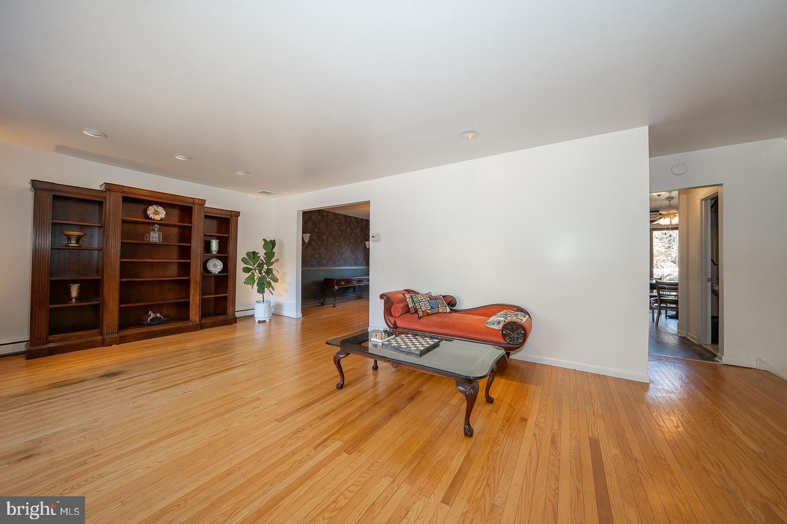 GULPH MILLS VIL - Residential