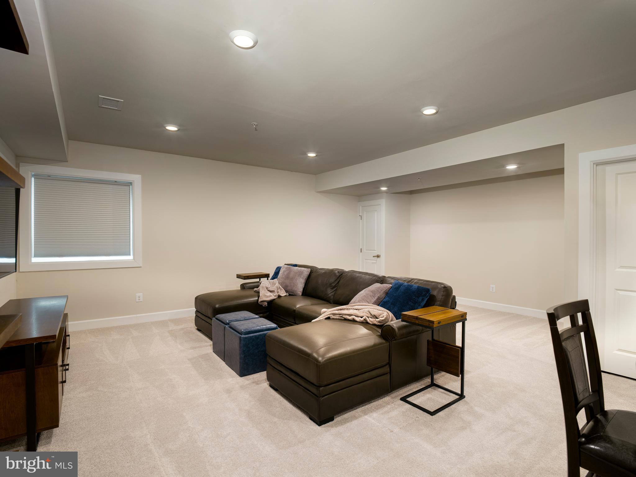 WAYNE GLEN - Residential