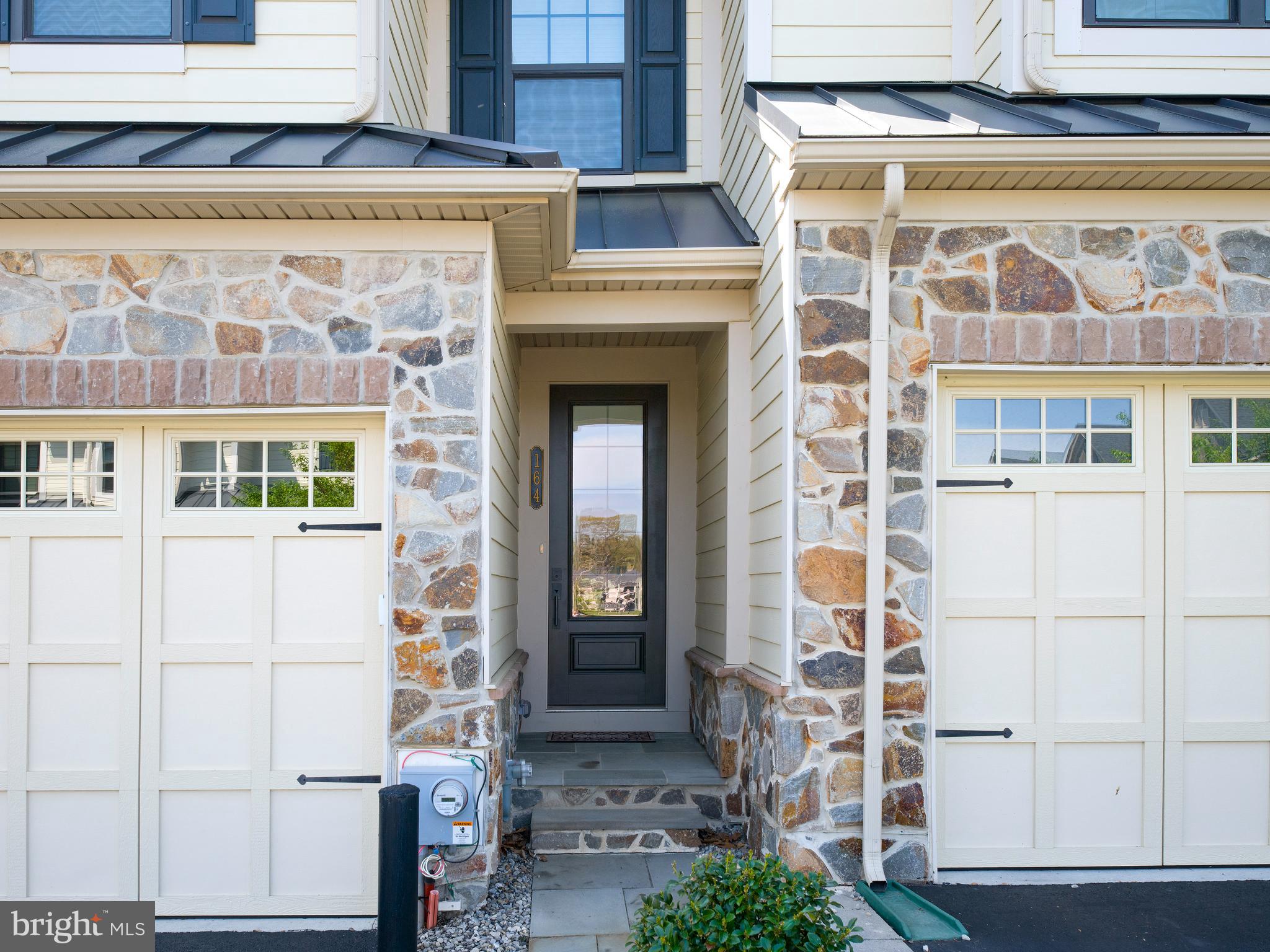 WAYNE GLEN - Residential