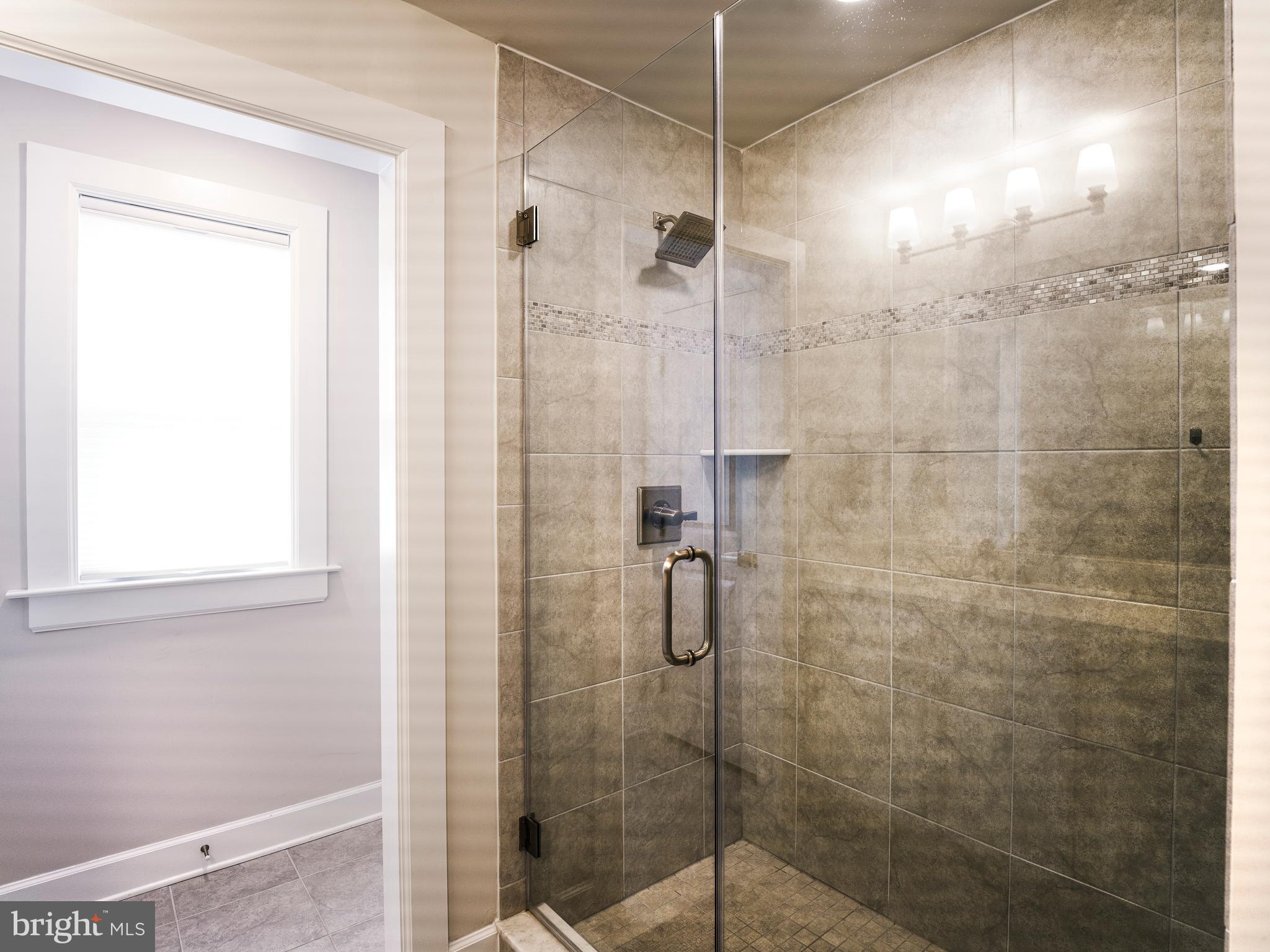 WAYNE GLEN - Residential