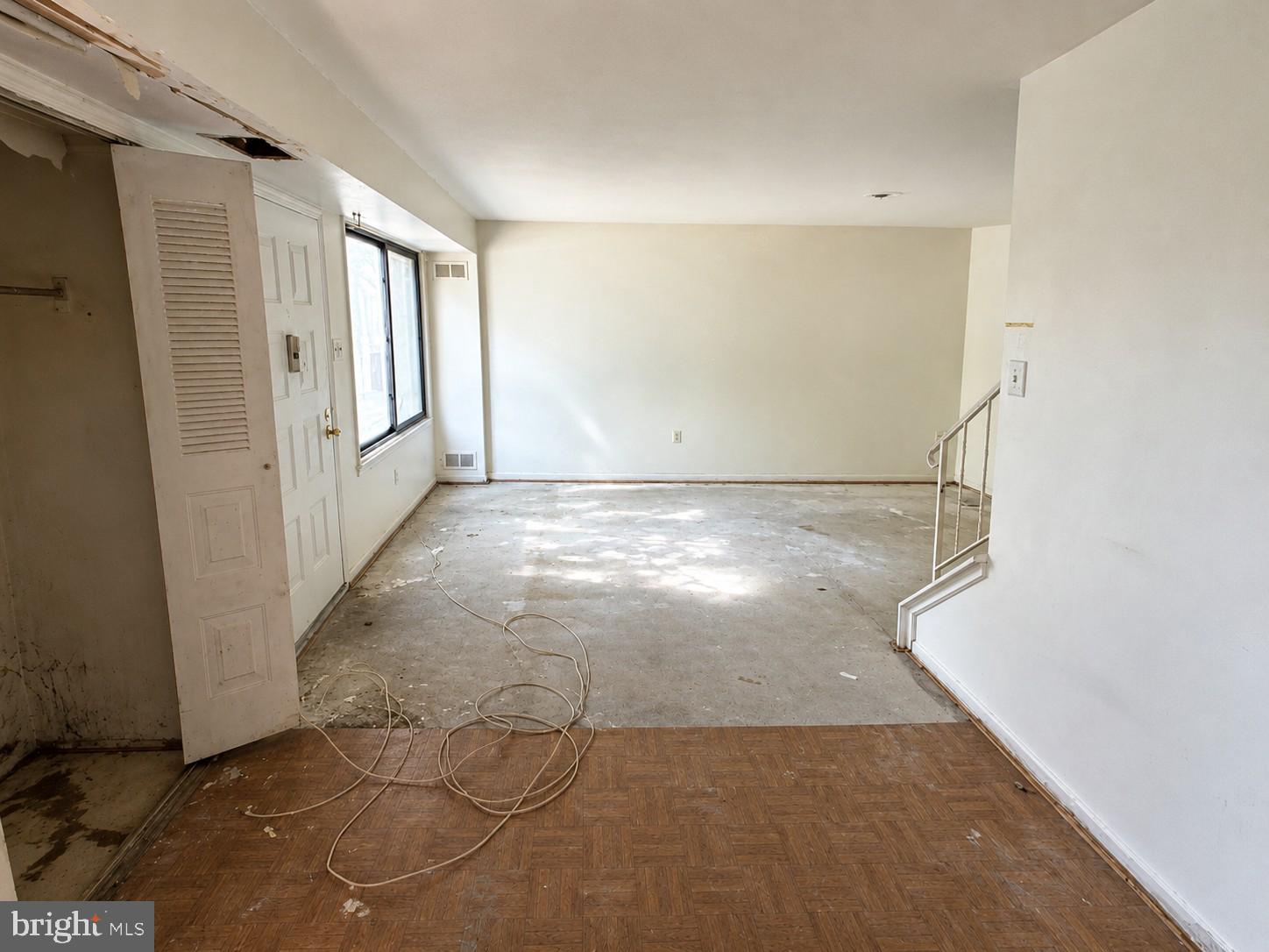 2005 GREENWOOD DRIVE