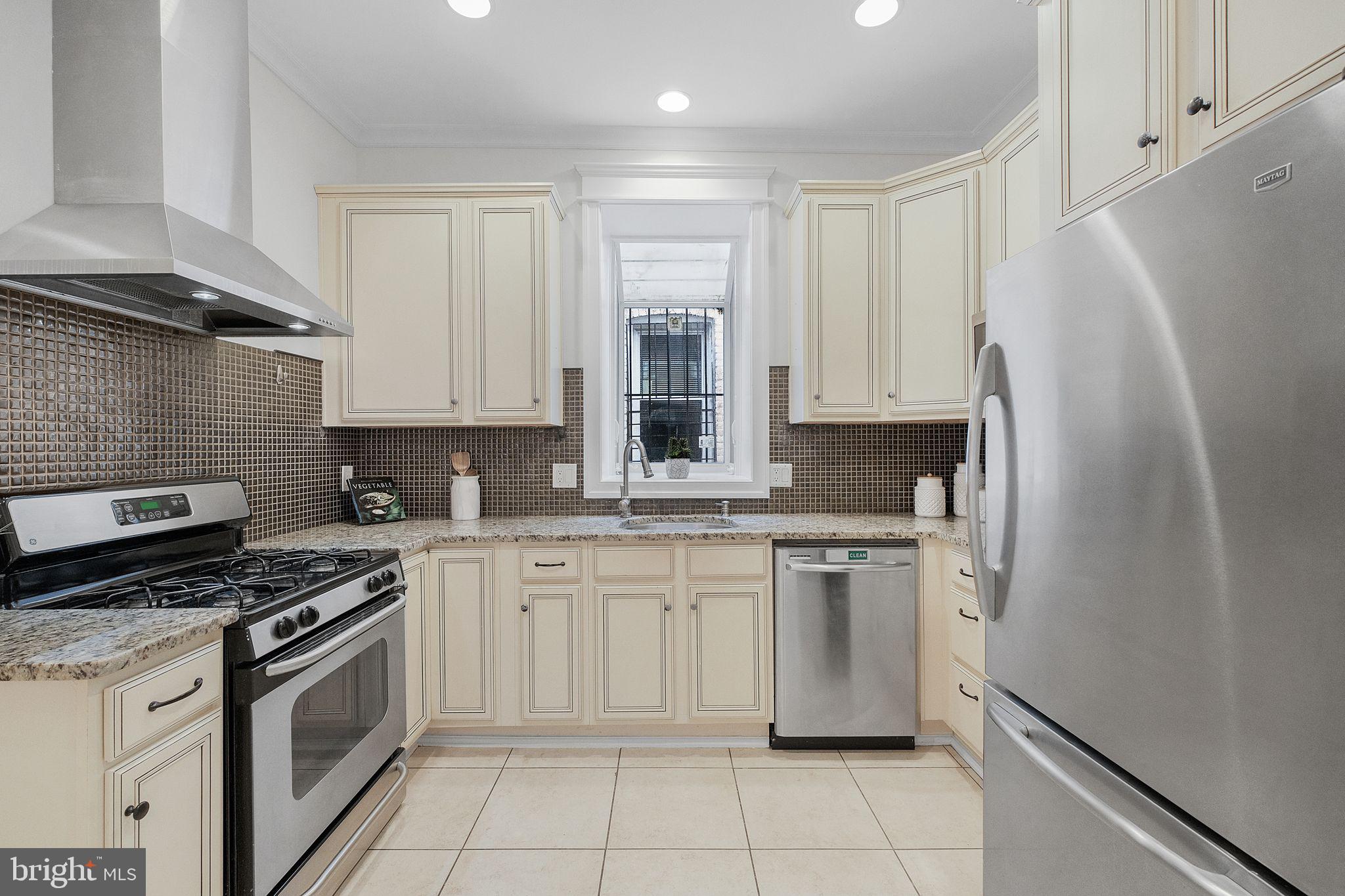 2803 N CAPITOL STREET NE