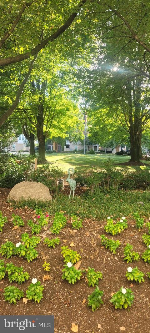 Photo of 10201 Grosvenor Place #1626, ROCKVILLE, MD 20852 (MLS # MDMC2209364)