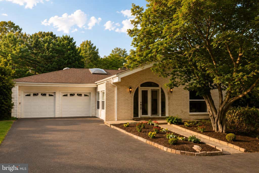Photo of 10108 Baileysburg Lane, NOKESVILLE, VA 20181 (MLS # VAPW2127312)