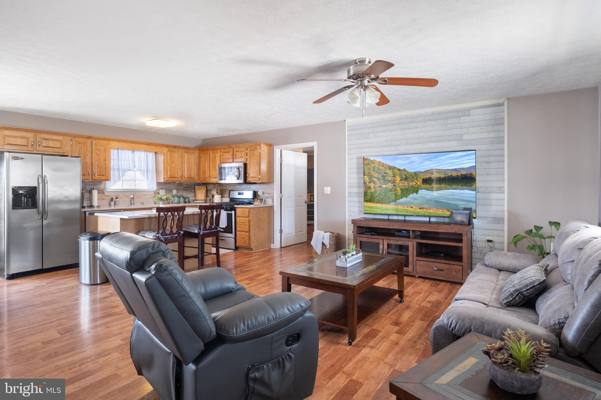 CREEKSIDE - Residential